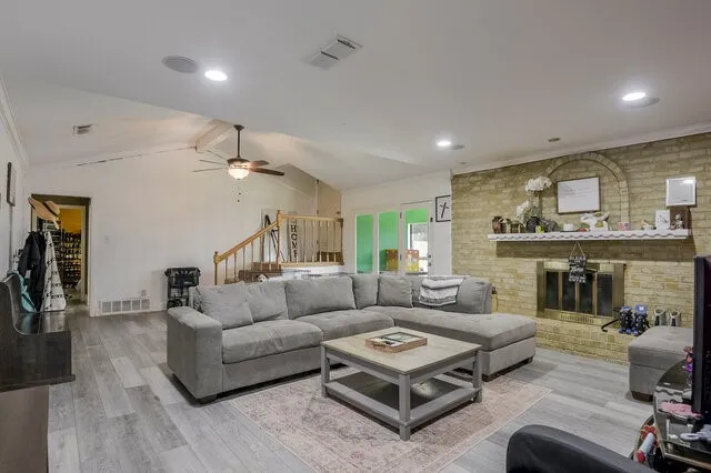 Single Family Residence For Sale in Tarrant County , 802 Crest Oak Court, Arlington, Texas 76012, 4 Bedroom, 2 Bathroom, Garage spaces, 2,387 Sqft, built in 1972, mls#21233075, Real Estate Agent in Arlington, Homes For Sale in Tarrant county, Homes For Sale in Arlington, Realtor in Arlington Texas, Real Estate Brokerage Independent Realty Texas, Luminita Cordes Realtor