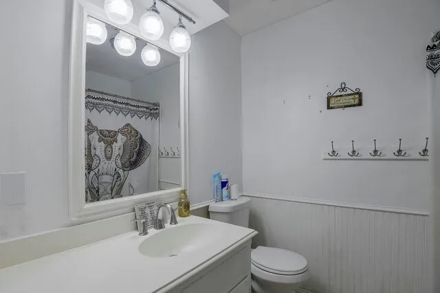 Single Family Residence For Sale in Tarrant County , 802 Crest Oak Court, Arlington, Texas 76012, 4 Bedroom, 2 Bathroom, Garage spaces, 2,387 Sqft, built in 1972, mls#21233075, Real Estate Agent in Arlington, Homes For Sale in Tarrant county, Homes For Sale in Arlington, Realtor in Arlington Texas, Real Estate Brokerage Independent Realty Texas, Luminita Cordes Realtor