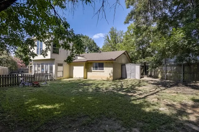 Single Family Residence For Sale in Tarrant County , 802 Crest Oak Court, Arlington, Texas 76012, 4 Bedroom, 2 Bathroom, Garage spaces, 2,387 Sqft, built in 1972, mls#21233075, Real Estate Agent in Arlington, Homes For Sale in Tarrant county, Homes For Sale in Arlington, Realtor in Arlington Texas, Real Estate Brokerage Independent Realty Texas, Luminita Cordes Realtor