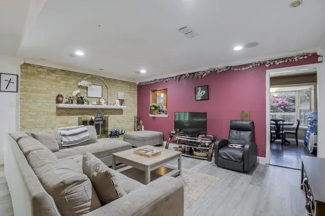 Single Family Residence For Sale in Tarrant County , 802 Crest Oak Court, Arlington, Texas 76012, 4 Bedroom, 2 Bathroom, Garage spaces, 2,387 Sqft, built in 1972, mls#21233075, Real Estate Agent in Arlington, Homes For Sale in Tarrant county, Homes For Sale in Arlington, Realtor in Arlington Texas, Real Estate Brokerage Independent Realty Texas, Luminita Cordes Realtor