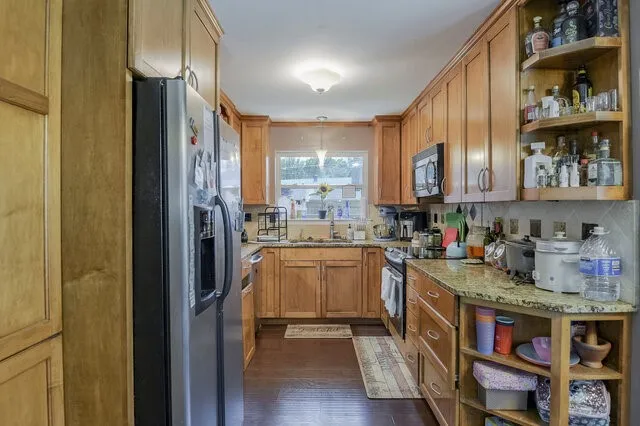 Single Family Residence For Sale in Tarrant County , 802 Crest Oak Court, Arlington, Texas 76012, 4 Bedroom, 2 Bathroom, Garage spaces, 2,387 Sqft, built in 1972, mls#21233075, Real Estate Agent in Arlington, Homes For Sale in Tarrant county, Homes For Sale in Arlington, Realtor in Arlington Texas, Real Estate Brokerage Independent Realty Texas, Luminita Cordes Realtor