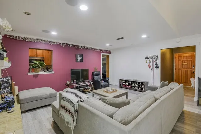 Single Family Residence For Sale in Tarrant County , 802 Crest Oak Court, Arlington, Texas 76012, 4 Bedroom, 2 Bathroom, Garage spaces, 2,387 Sqft, built in 1972, mls#21233075, Real Estate Agent in Arlington, Homes For Sale in Tarrant county, Homes For Sale in Arlington, Realtor in Arlington Texas, Real Estate Brokerage Independent Realty Texas, Luminita Cordes Realtor