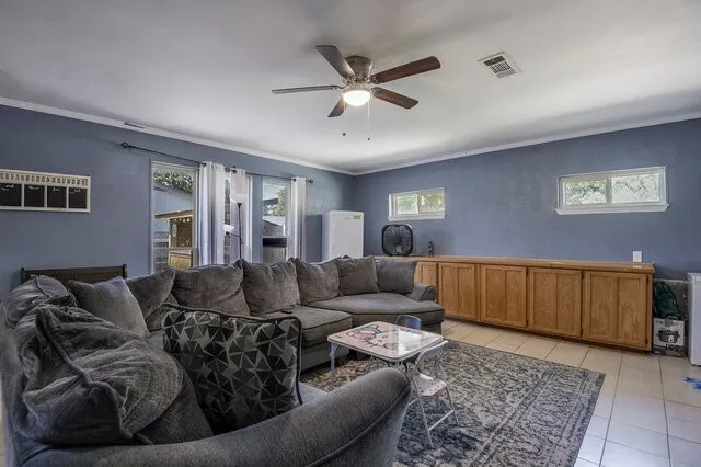 Single Family Residence For Sale in Tarrant County , 802 Crest Oak Court, Arlington, Texas 76012, 4 Bedroom, 2 Bathroom, Garage spaces, 2,387 Sqft, built in 1972, mls#21233075, Real Estate Agent in Arlington, Homes For Sale in Tarrant county, Homes For Sale in Arlington, Realtor in Arlington Texas, Real Estate Brokerage Independent Realty Texas, Luminita Cordes Realtor