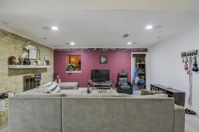 Single Family Residence For Sale in Tarrant County , 802 Crest Oak Court, Arlington, Texas 76012, 4 Bedroom, 2 Bathroom, Garage spaces, 2,387 Sqft, built in 1972, mls#21233075, Real Estate Agent in Arlington, Homes For Sale in Tarrant county, Homes For Sale in Arlington, Realtor in Arlington Texas, Real Estate Brokerage Independent Realty Texas, Luminita Cordes Realtor