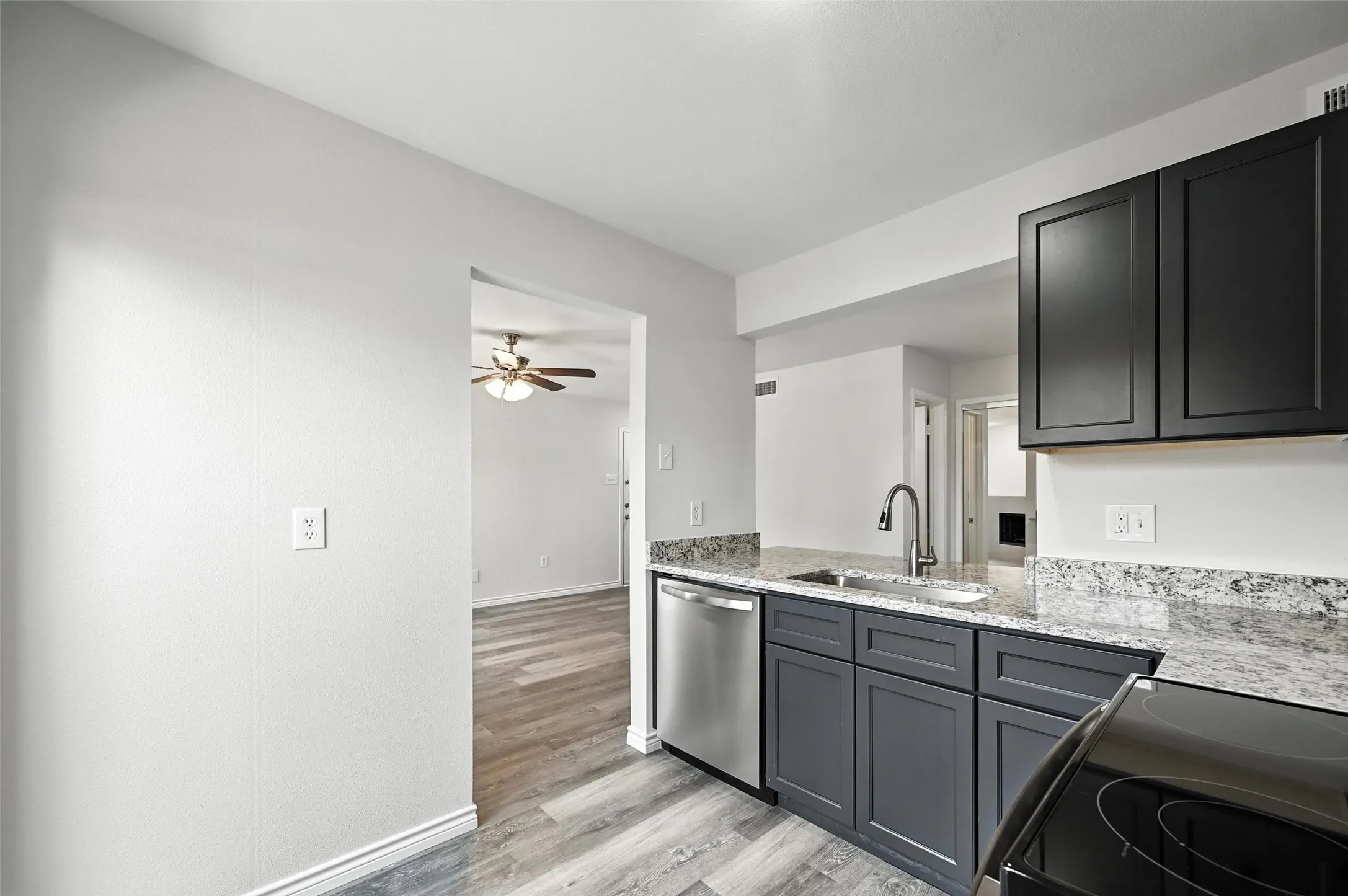 Condominium For Rent in Dallas County , 5626 Preston Oaks Road 22C, Dallas, Texas 75254, 1 Bedroom, 2 Bathroom, Garage spaces, 912 Sqft, built in 1981, Preowned, mls#21236526, Real Estate Agent in Dallas, Homes For Rent in Dallas county, Homes For Rent in Dallas, Realtor in Dallas Texas, Real Estate Brokerage Independent Realty Texas, Luminita Cordes Realtor