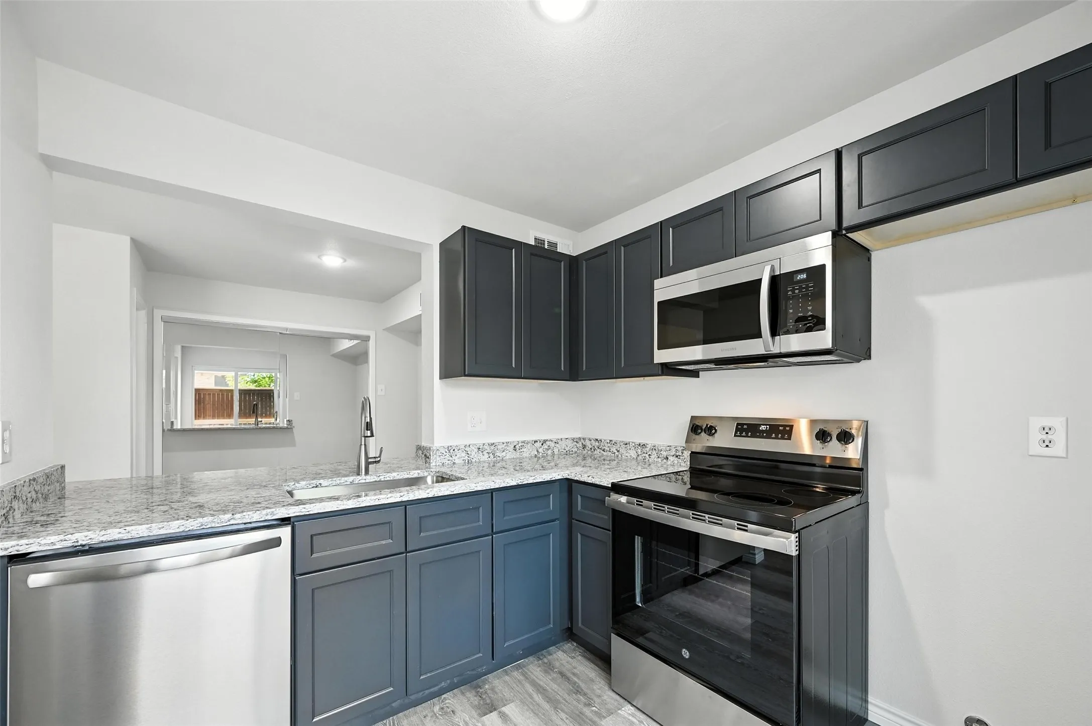 Condominium For Rent in Dallas County , 5626 Preston Oaks Road 22C, Dallas, Texas 75254, 1 Bedroom, 2 Bathroom, Garage spaces, 912 Sqft, built in 1981, Preowned, mls#21236526, Real Estate Agent in Dallas, Homes For Rent in Dallas county, Homes For Rent in Dallas, Realtor in Dallas Texas, Real Estate Brokerage Independent Realty Texas, Luminita Cordes Realtor
