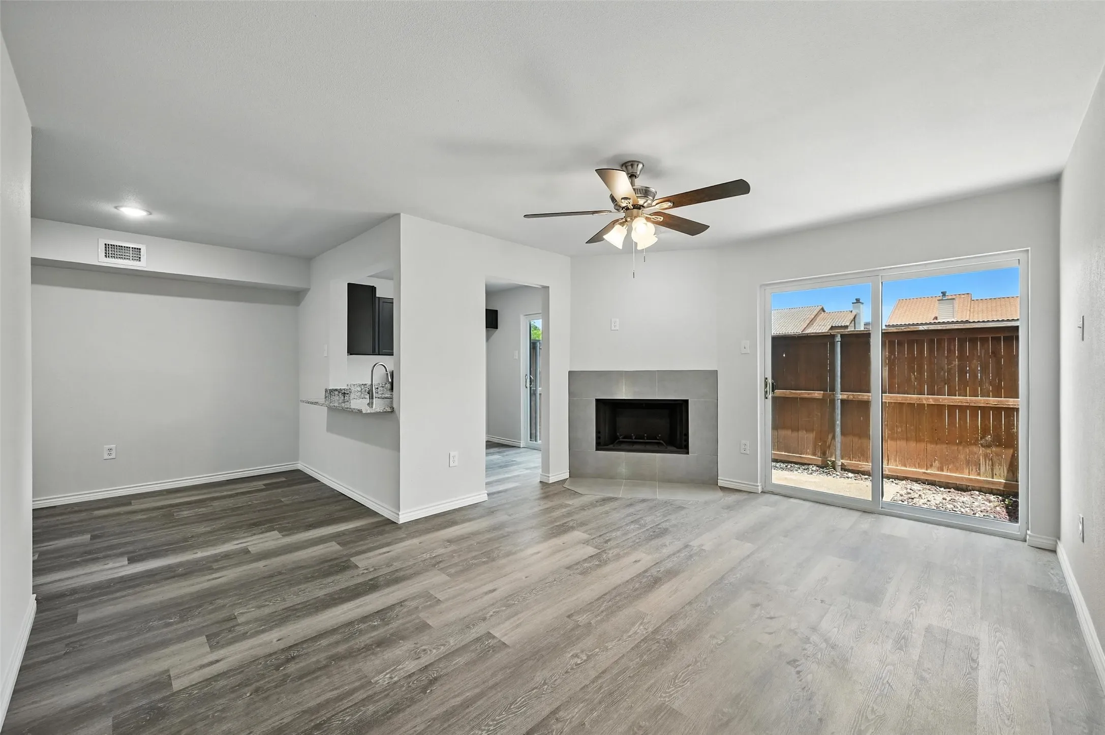 Condominium For Rent in Dallas County , 5626 Preston Oaks Road 22C, Dallas, Texas 75254, 1 Bedroom, 2 Bathroom, Garage spaces, 912 Sqft, built in 1981, Preowned, mls#21236526, Real Estate Agent in Dallas, Homes For Rent in Dallas county, Homes For Rent in Dallas, Realtor in Dallas Texas, Real Estate Brokerage Independent Realty Texas, Luminita Cordes Realtor
