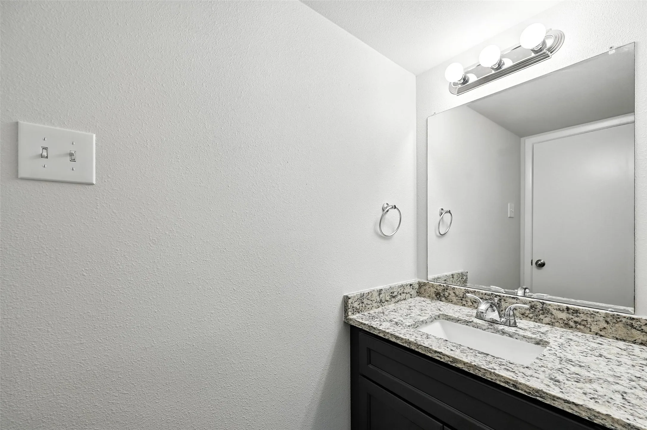 Condominium For Rent in Dallas County , 5626 Preston Oaks Road 22C, Dallas, Texas 75254, 1 Bedroom, 2 Bathroom, Garage spaces, 912 Sqft, built in 1981, Preowned, mls#21236526, Real Estate Agent in Dallas, Homes For Rent in Dallas county, Homes For Rent in Dallas, Realtor in Dallas Texas, Real Estate Brokerage Independent Realty Texas, Luminita Cordes Realtor