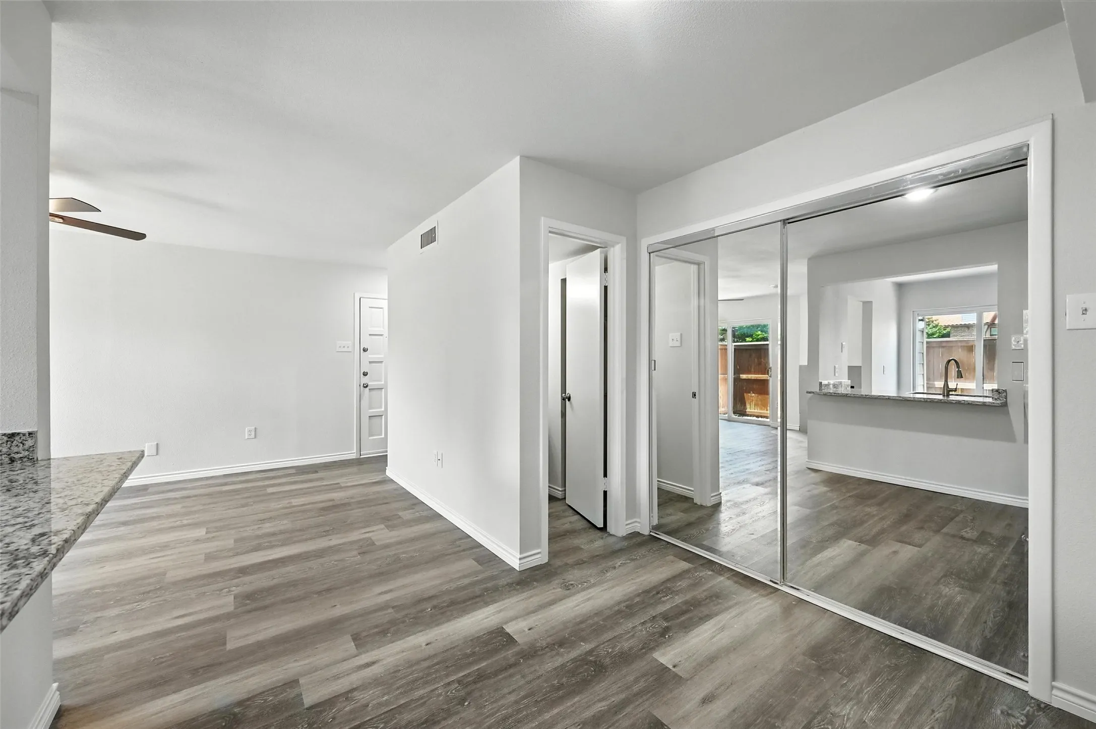 Condominium For Rent in Dallas County , 5626 Preston Oaks Road 22C, Dallas, Texas 75254, 1 Bedroom, 2 Bathroom, Garage spaces, 912 Sqft, built in 1981, Preowned, mls#21236526, Real Estate Agent in Dallas, Homes For Rent in Dallas county, Homes For Rent in Dallas, Realtor in Dallas Texas, Real Estate Brokerage Independent Realty Texas, Luminita Cordes Realtor