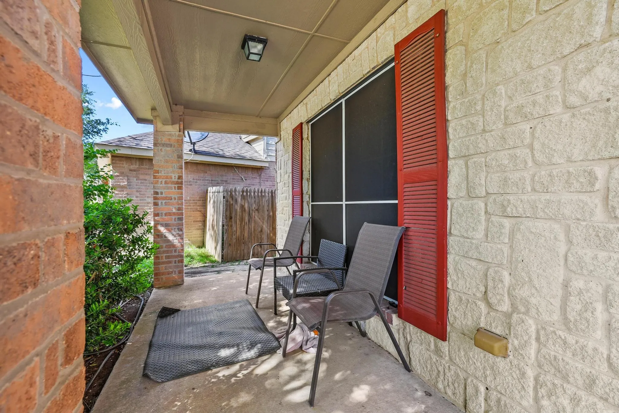 Single Family Residence For Sale in Collin County , 704 Acacia Drive, Anna, Texas 75409, 4 Bedroom, 3 Bathroom, 2 Garage spaces, 2,376 Sqft, built in 2006, Preowned, mls#21229989, Real Estate Agent in Anna, Homes For Sale in Collin county, Homes For Sale in Anna, Realtor in Anna Texas, Real Estate Brokerage Independent Realty Texas, Luminita Cordes Realtor