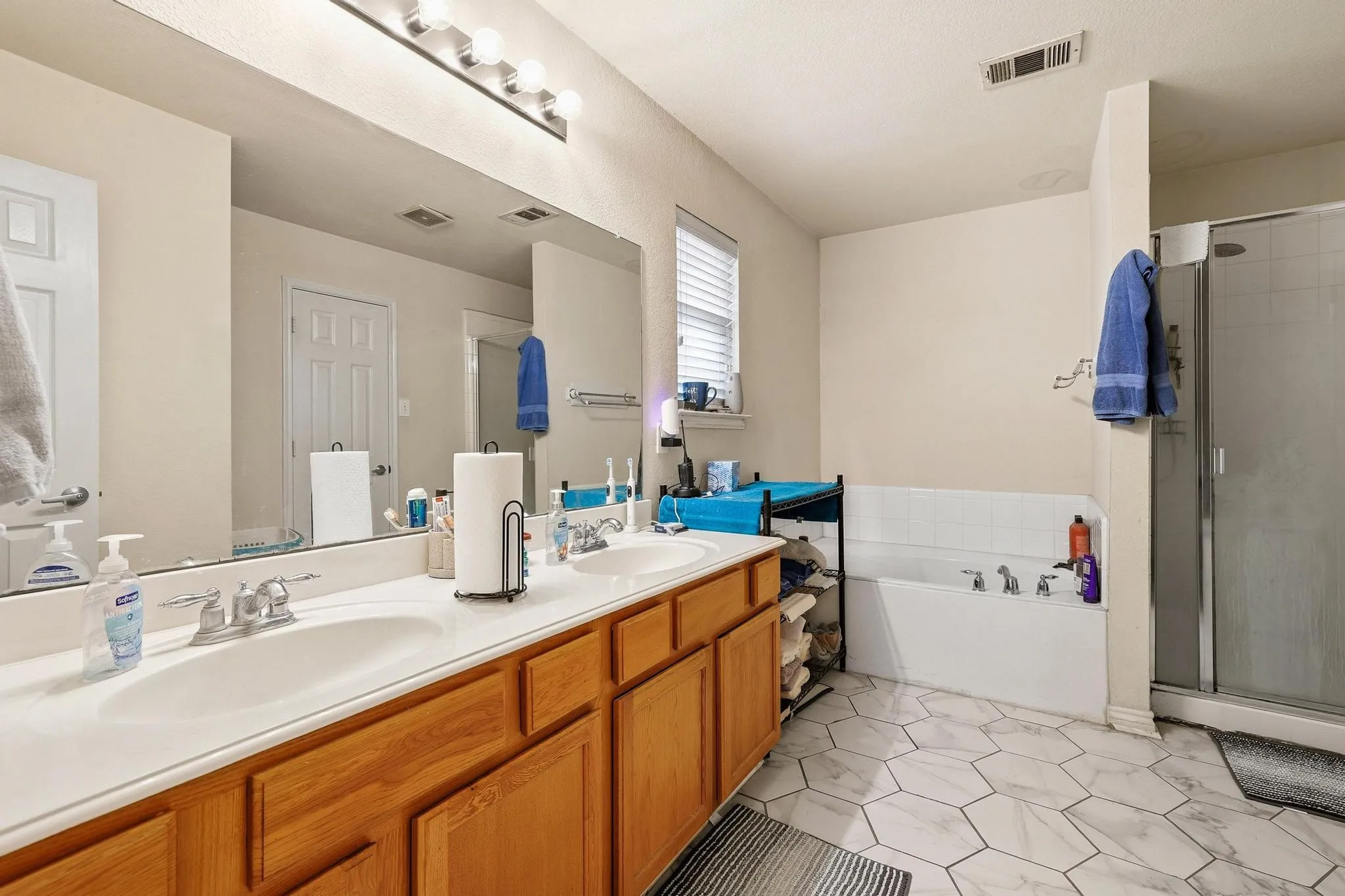 Single Family Residence For Sale in Collin County , 704 Acacia Drive, Anna, Texas 75409, 4 Bedroom, 3 Bathroom, 2 Garage spaces, 2,376 Sqft, built in 2006, Preowned, mls#21229989, Real Estate Agent in Anna, Homes For Sale in Collin county, Homes For Sale in Anna, Realtor in Anna Texas, Real Estate Brokerage Independent Realty Texas, Luminita Cordes Realtor
