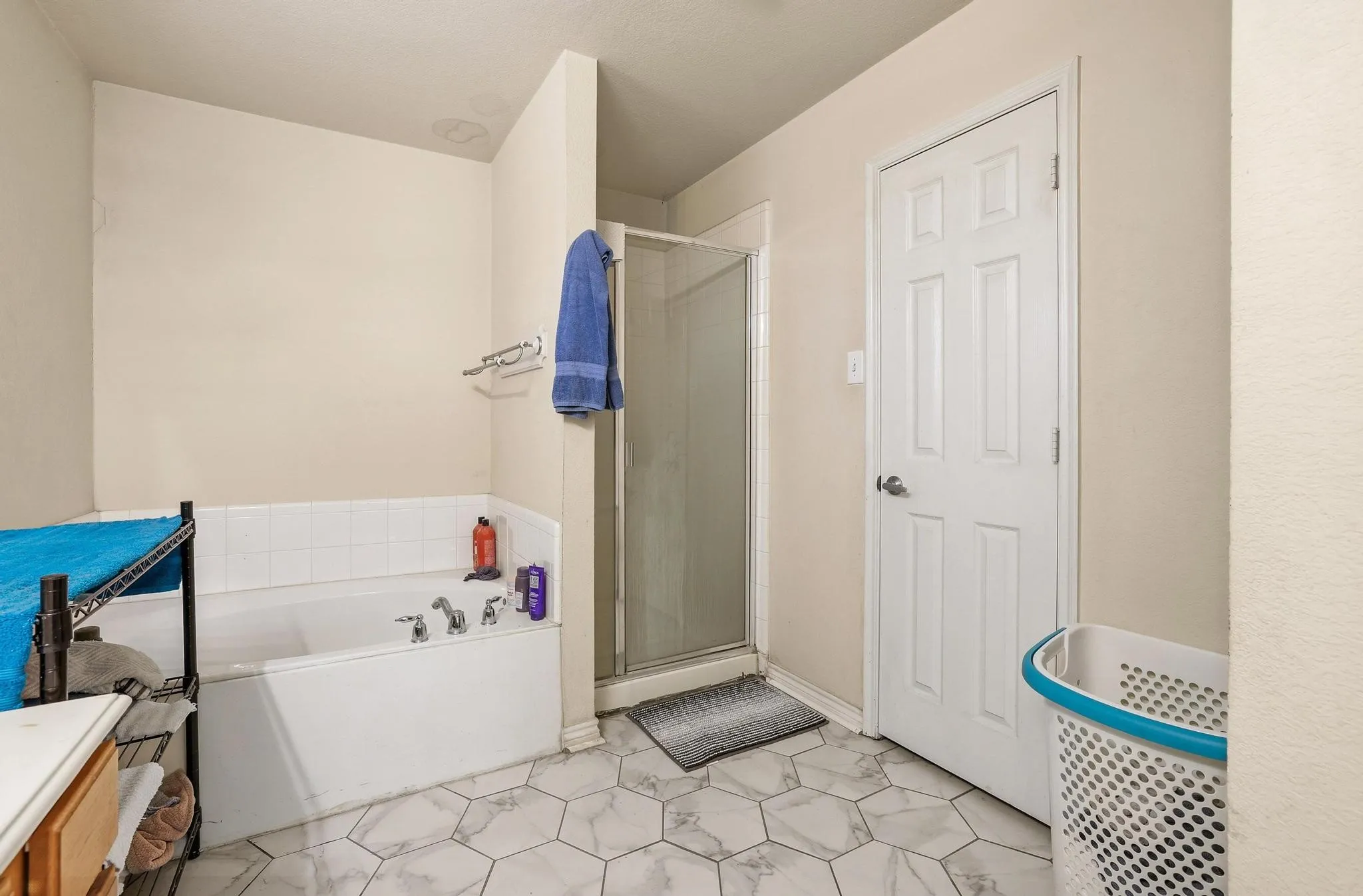 Single Family Residence For Sale in Collin County , 704 Acacia Drive, Anna, Texas 75409, 4 Bedroom, 3 Bathroom, 2 Garage spaces, 2,376 Sqft, built in 2006, Preowned, mls#21229989, Real Estate Agent in Anna, Homes For Sale in Collin county, Homes For Sale in Anna, Realtor in Anna Texas, Real Estate Brokerage Independent Realty Texas, Luminita Cordes Realtor