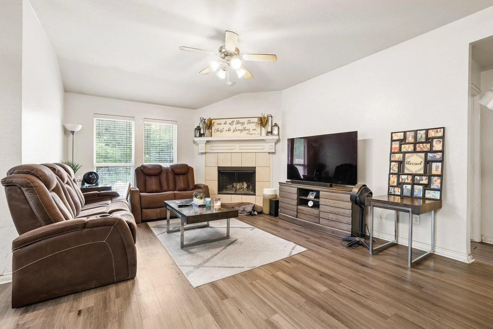 Single Family Residence For Sale in Collin County , 704 Acacia Drive, Anna, Texas 75409, 4 Bedroom, 3 Bathroom, 2 Garage spaces, 2,376 Sqft, built in 2006, Preowned, mls#21229989, Real Estate Agent in Anna, Homes For Sale in Collin county, Homes For Sale in Anna, Realtor in Anna Texas, Real Estate Brokerage Independent Realty Texas, Luminita Cordes Realtor