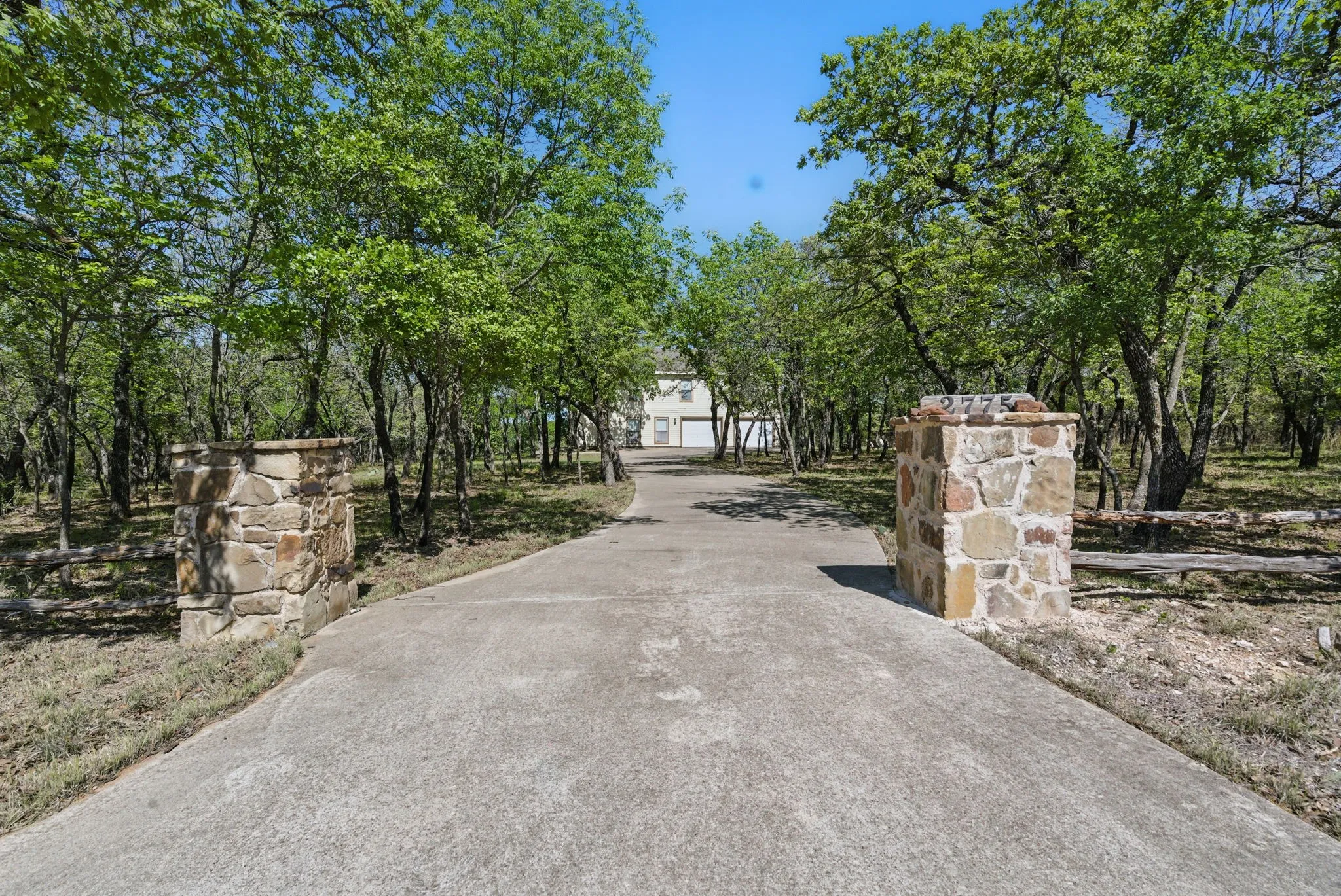 Single Family Residence For Sale in Palo Pinto County , 2775 S Lakeview Drive, Gordon, Texas 76453, 3 Bedroom, 1 Bathroom, 2 Garage spaces, 1,908 Sqft, built in 2007, Preowned, Price $430,000, mls#21235280, Real Estate Agent in Gordon, Homes For Sale in Palo Pinto county, Homes For Sale in Gordon, Realtor in Gordon Texas, Real Estate Brokerage Independent Realty Texas, Luminita Cordes Realtor