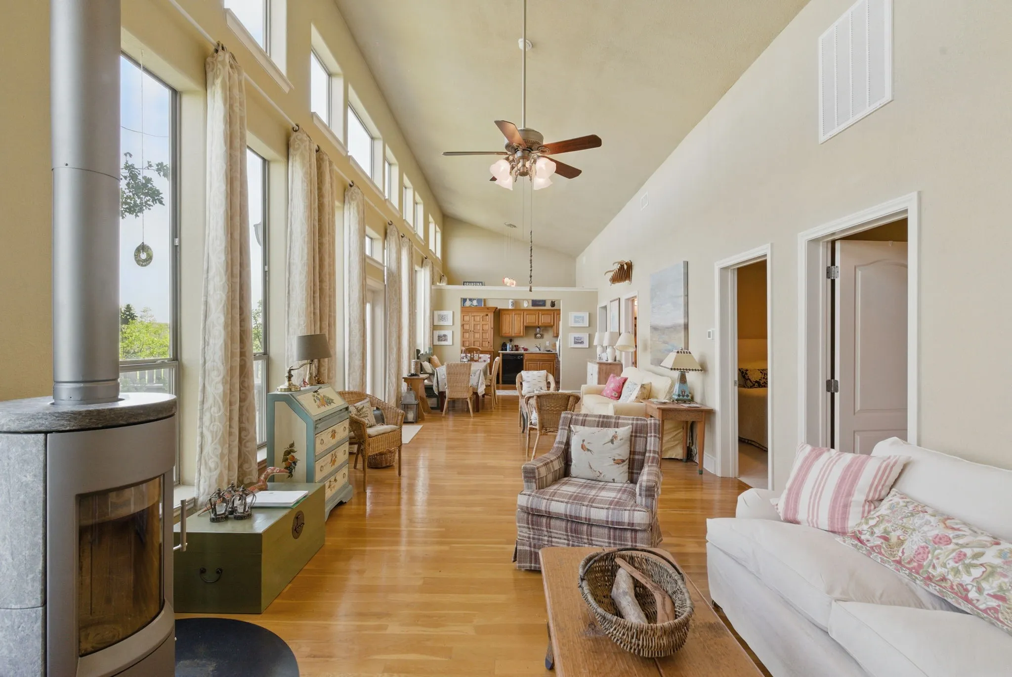 Single Family Residence For Sale in Palo Pinto County , 2775 S Lakeview Drive, Gordon, Texas 76453, 3 Bedroom, 1 Bathroom, 2 Garage spaces, 1,908 Sqft, built in 2007, Preowned, Price $430,000, mls#21235280, Real Estate Agent in Gordon, Homes For Sale in Palo Pinto county, Homes For Sale in Gordon, Realtor in Gordon Texas, Real Estate Brokerage Independent Realty Texas, Luminita Cordes Realtor