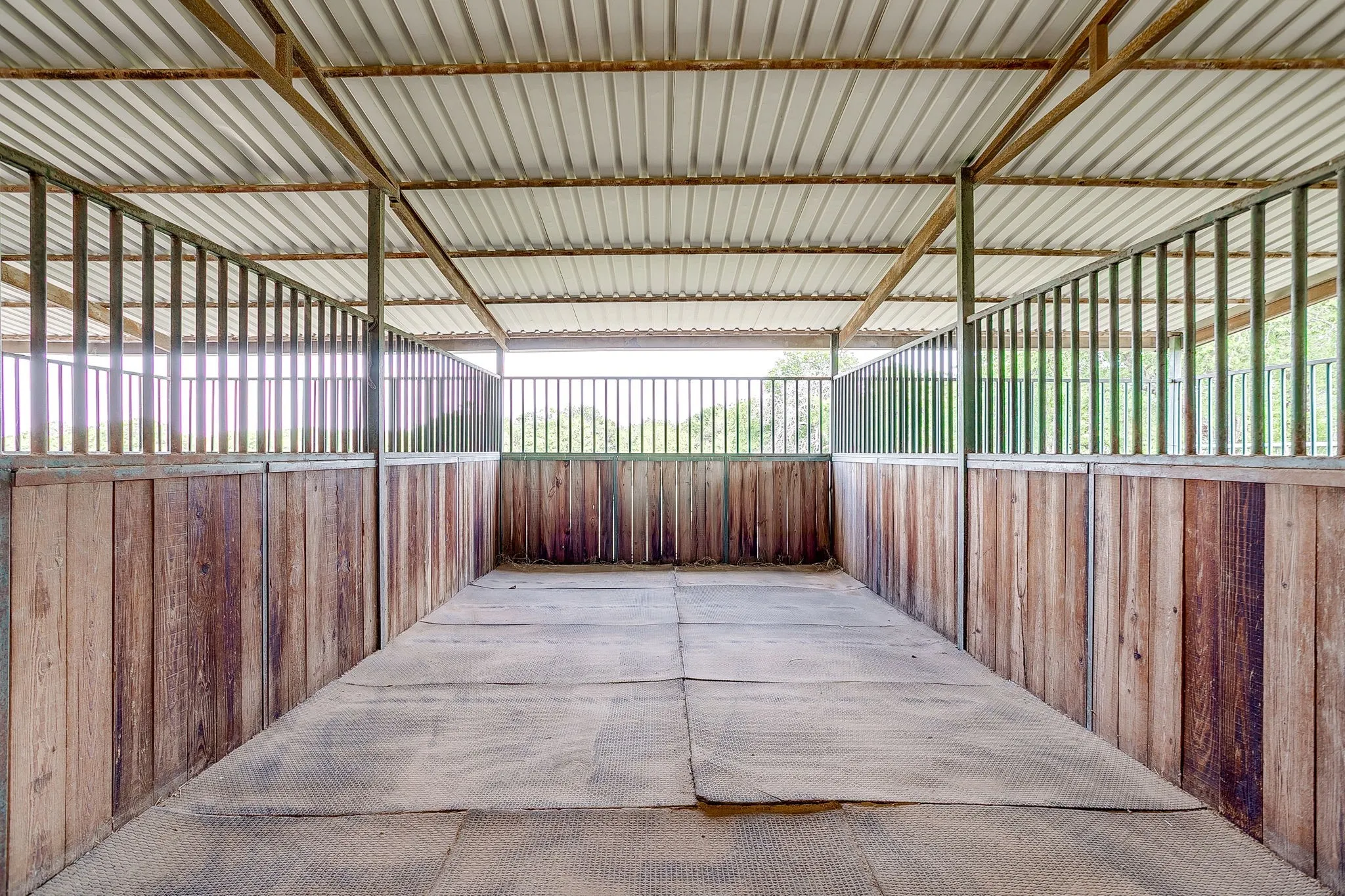 Farm For Sale in Parker County , 2196 Old Agnes Road, Weatherford, Texas 76088, 3 Bedrooms, 3 Bathrooms, Garage spaces, 2,700 Sqft, built in 1965, Preowned, Price $1,150,000, mls#21236553, Real Estate Agent in Weatherford, Homes For Sale in Parker county, Homes For Sale in Weatherford, Realtor in Weatherford Texas, Real Estate Brokerage Independent Realty Texas, Luminita Cordes Realtor