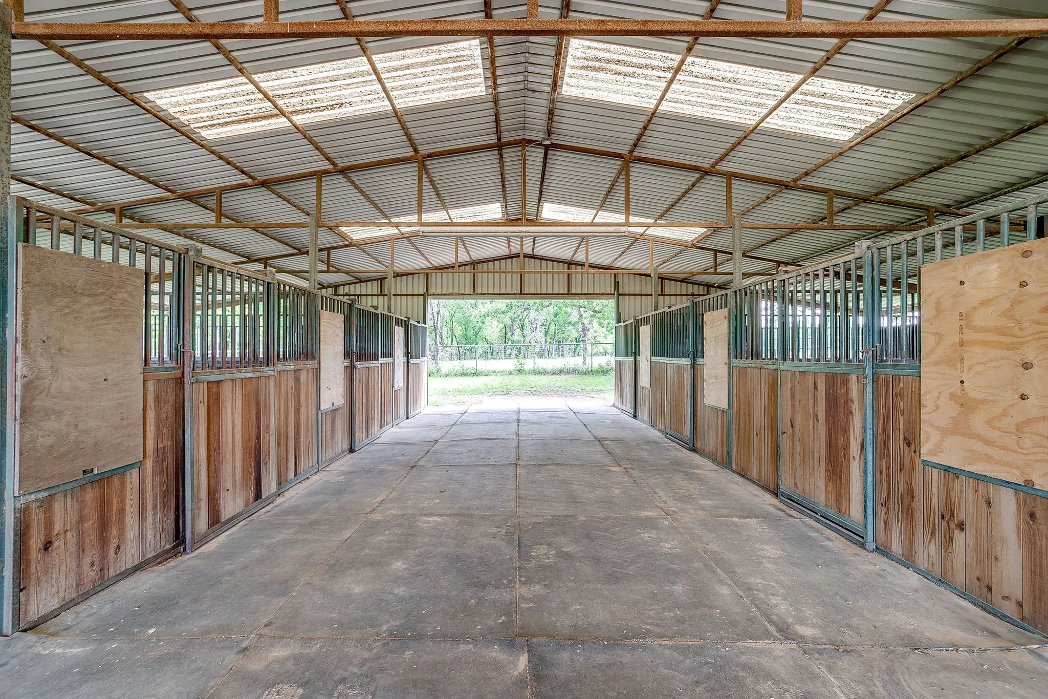 6 Stall Barn