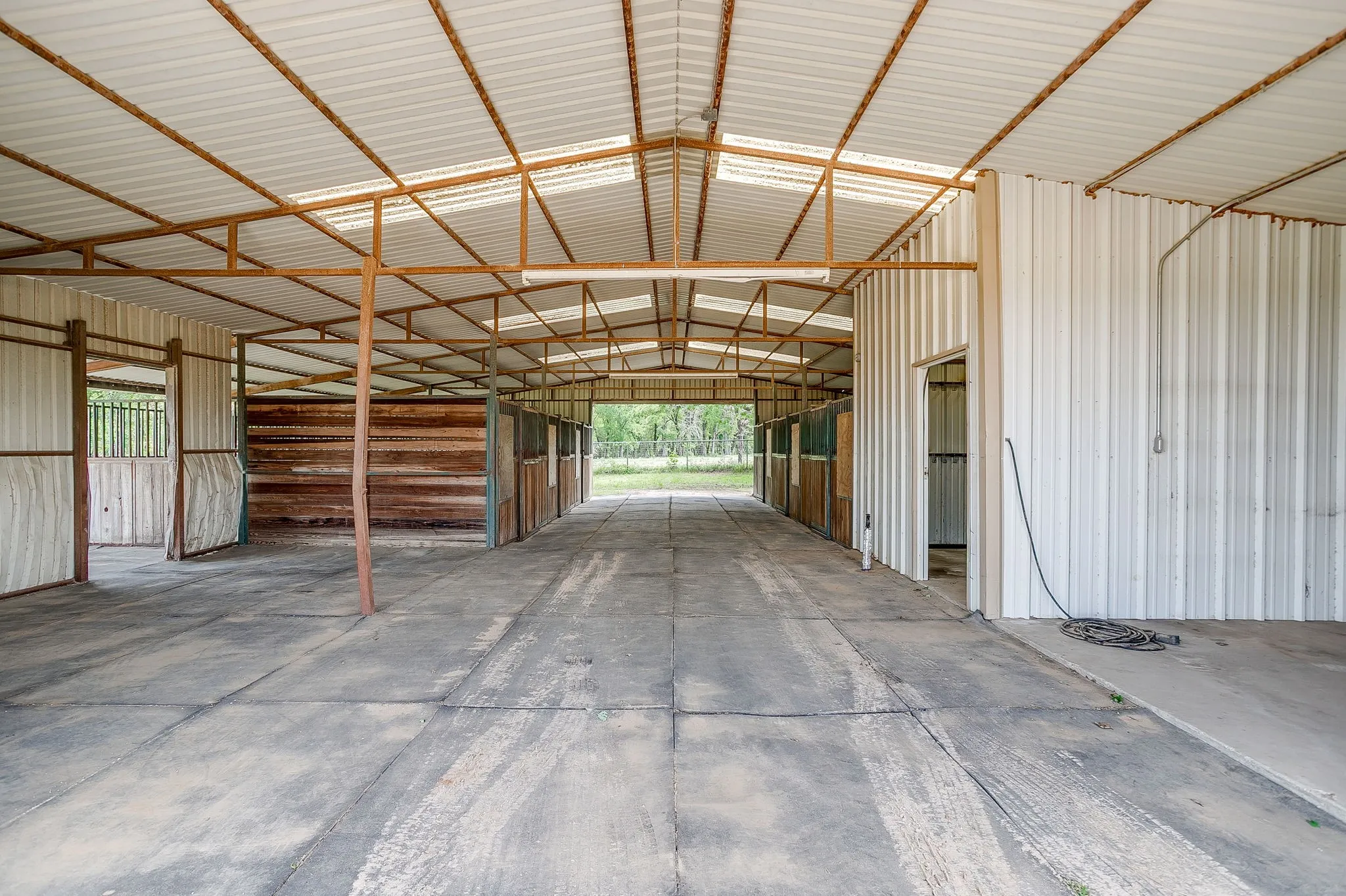 Wash Area, Enclosed Tack & Storage