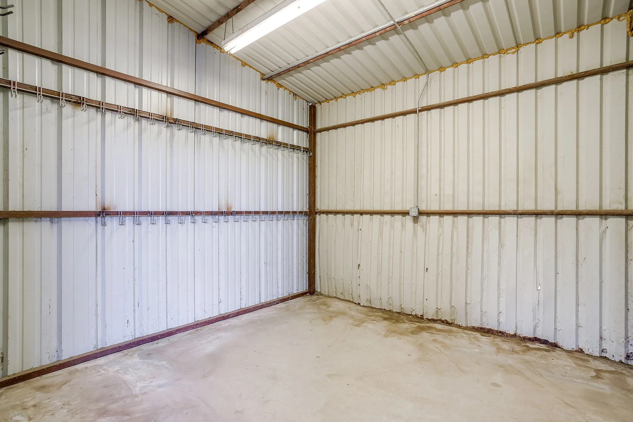 Farm For Sale in Parker County , 2196 Old Agnes Road, Weatherford, Texas 76088, 3 Bedrooms, 3 Bathrooms, Garage spaces, 2,700 Sqft, built in 1965, Preowned, Price $1,150,000, mls#21236553, Real Estate Agent in Weatherford, Homes For Sale in Parker county, Homes For Sale in Weatherford, Realtor in Weatherford Texas, Real Estate Brokerage Independent Realty Texas, Luminita Cordes Realtor