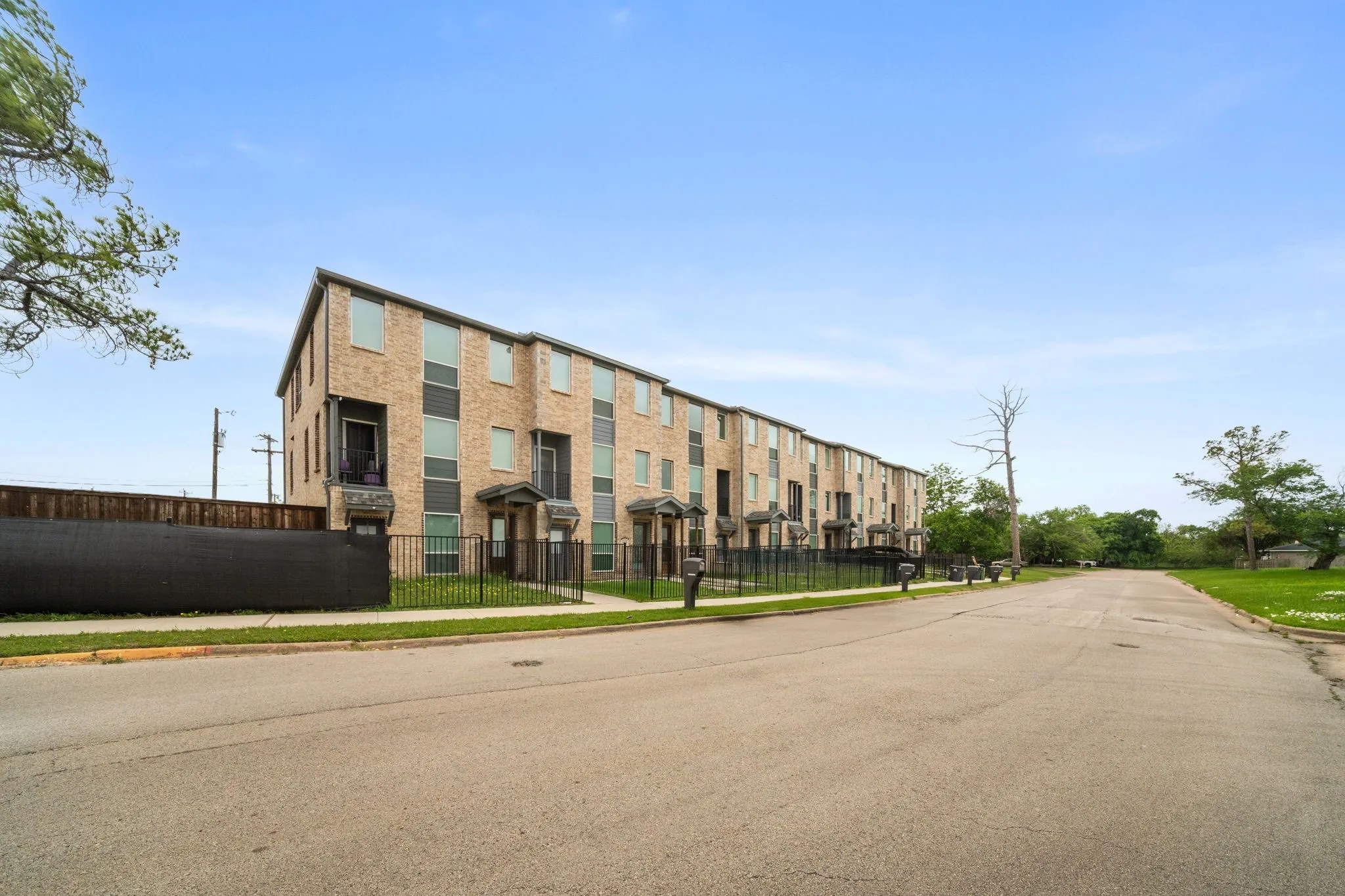 For Sale in Tarrant County , 1609 Mignon Drive, Arlington, Texas 76010, 24 Bedroom, 32 Bathroom, 16 Garage spaces, 0 Sqft, built in 2022, Preowned, mls#21236538, Real Estate Agent in Arlington, Homes For Sale in Tarrant county, Homes For Sale in Arlington, Realtor in Arlington Texas, Real Estate Brokerage Independent Realty Texas, Luminita Cordes Realtor
