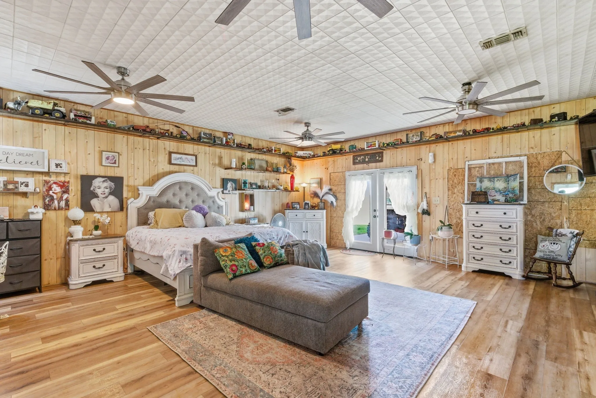 Farm For Sale in Young County , 200 Strother Road, Newcastle, Texas 76372, 3 Bedroom, 2 Bathroom, Garage spaces, 2,292 Sqft, built in 1940, mls#21236574, Real Estate Agent in Newcastle, Homes For Sale in Young county, Homes For Sale in Newcastle, Realtor in Newcastle Texas, Real Estate Brokerage Independent Realty Texas, Luminita Cordes Realtor