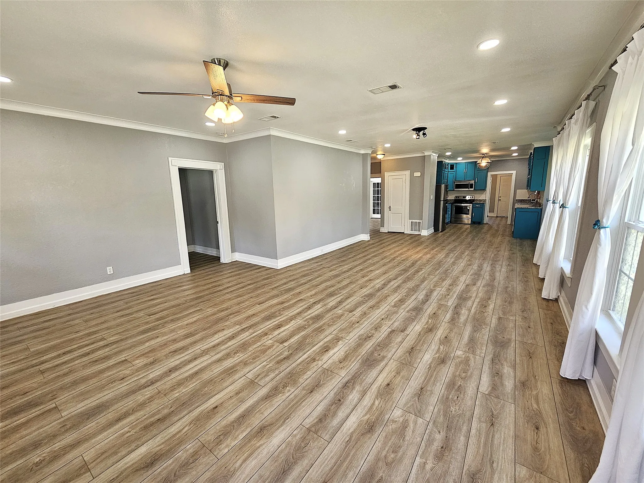 Single Family Residence For Sale in Limestone County , 508 S Ross Avenue, Mexia, Texas 76667, 3 Bedroom, 2 Bathroom, Garage spaces, 1,872 Sqft, built in 1988, mls#21236599, Real Estate Agent in Mexia, Homes For Sale in Limestone county, Homes For Sale in Mexia, Realtor in Mexia Texas, Real Estate Brokerage Independent Realty Texas, Luminita Cordes Realtor