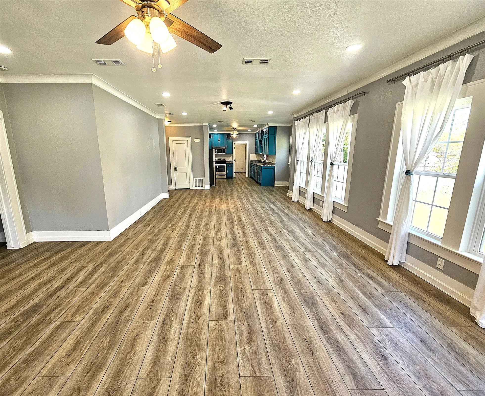 Single Family Residence For Sale in Limestone County , 508 S Ross Avenue, Mexia, Texas 76667, 3 Bedroom, 2 Bathroom, Garage spaces, 1,872 Sqft, built in 1988, mls#21236599, Real Estate Agent in Mexia, Homes For Sale in Limestone county, Homes For Sale in Mexia, Realtor in Mexia Texas, Real Estate Brokerage Independent Realty Texas, Luminita Cordes Realtor