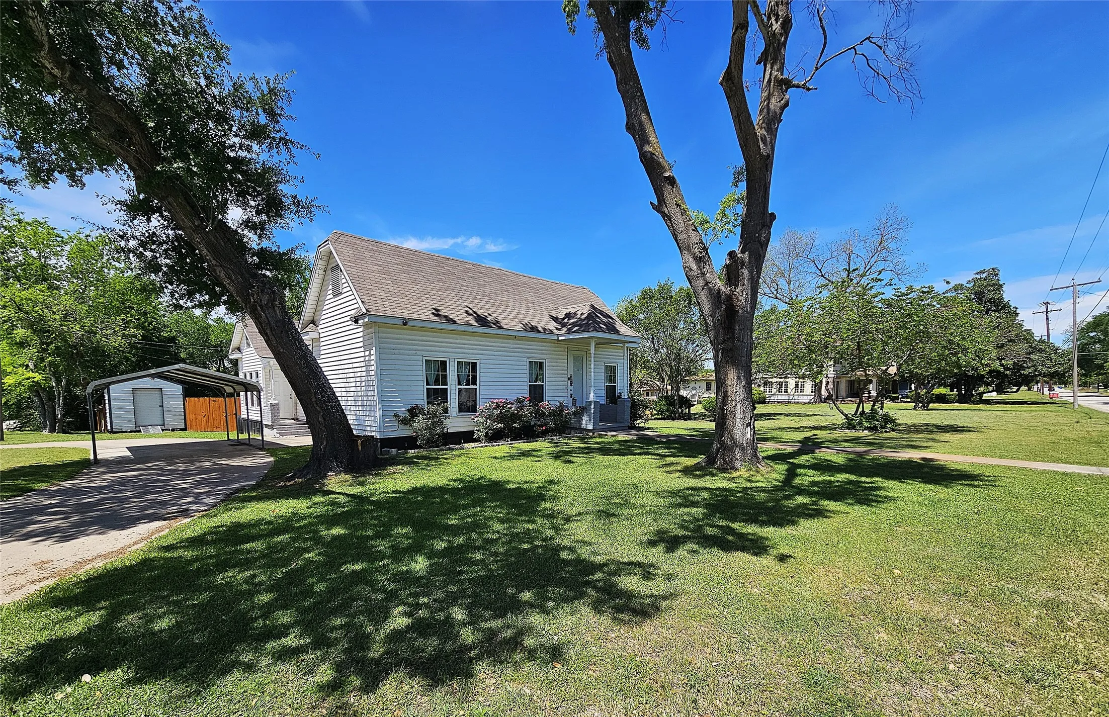 Single Family Residence For Sale in Limestone County , 508 S Ross Avenue, Mexia, Texas 76667, 3 Bedroom, 2 Bathroom, Garage spaces, 1,872 Sqft, built in 1988, mls#21236599, Real Estate Agent in Mexia, Homes For Sale in Limestone county, Homes For Sale in Mexia, Realtor in Mexia Texas, Real Estate Brokerage Independent Realty Texas, Luminita Cordes Realtor