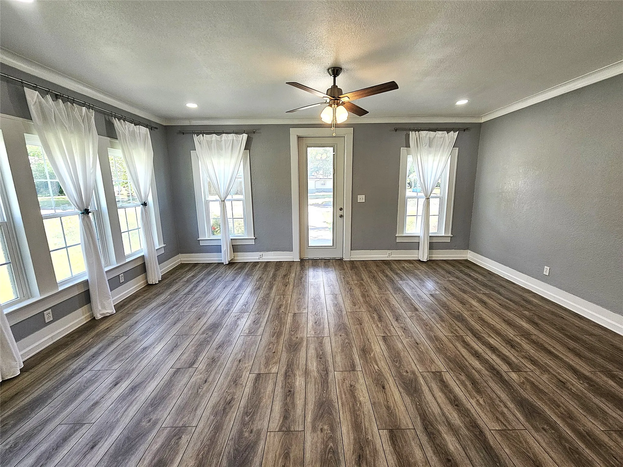 Single Family Residence For Sale in Limestone County , 508 S Ross Avenue, Mexia, Texas 76667, 3 Bedroom, 2 Bathroom, Garage spaces, 1,872 Sqft, built in 1988, mls#21236599, Real Estate Agent in Mexia, Homes For Sale in Limestone county, Homes For Sale in Mexia, Realtor in Mexia Texas, Real Estate Brokerage Independent Realty Texas, Luminita Cordes Realtor