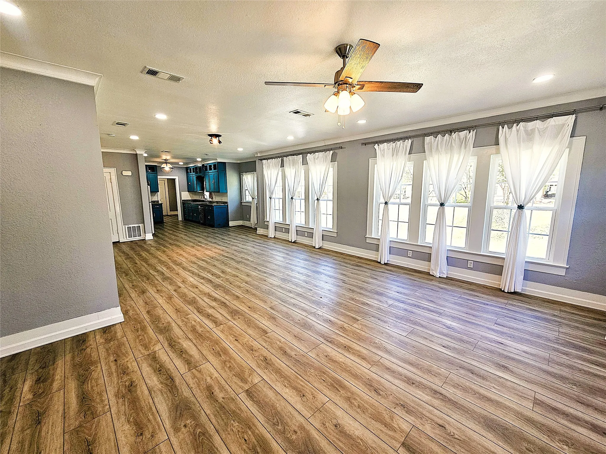 Single Family Residence For Sale in Limestone County , 508 S Ross Avenue, Mexia, Texas 76667, 3 Bedroom, 2 Bathroom, Garage spaces, 1,872 Sqft, built in 1988, mls#21236599, Real Estate Agent in Mexia, Homes For Sale in Limestone county, Homes For Sale in Mexia, Realtor in Mexia Texas, Real Estate Brokerage Independent Realty Texas, Luminita Cordes Realtor