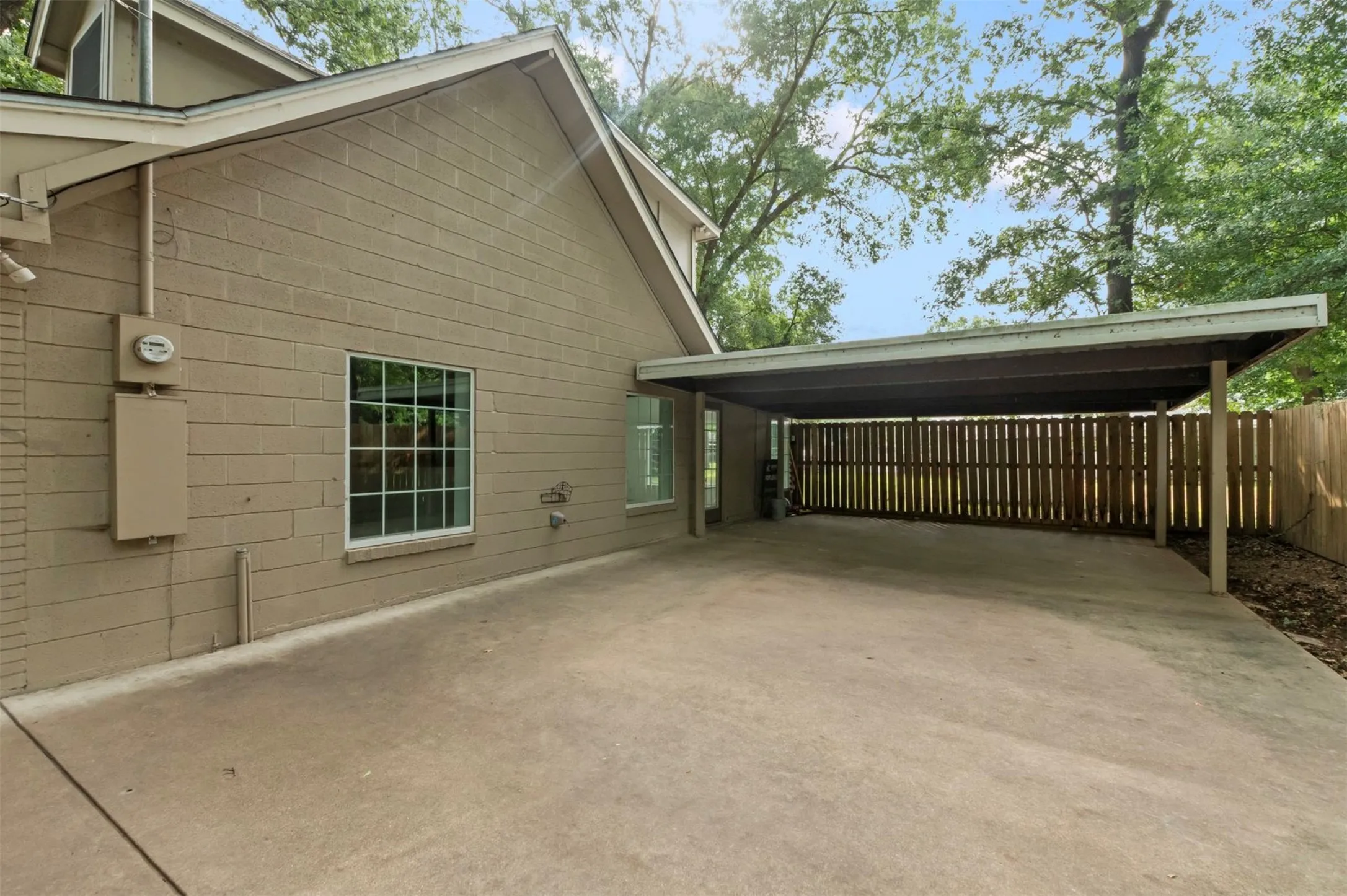 Single Family Residence For Sale in Henderson County , 921 Bradleys Bend, Tool, Texas 75143, 3 Bedroom, 2 Bathroom, Garage spaces, 1,706 Sqft, built in 1959, mls#21232965, Real Estate Agent in Tool, Homes For Sale in Henderson county, Homes For Sale in Tool, Realtor in Tool Texas, Real Estate Brokerage Independent Realty Texas, Luminita Cordes Realtor