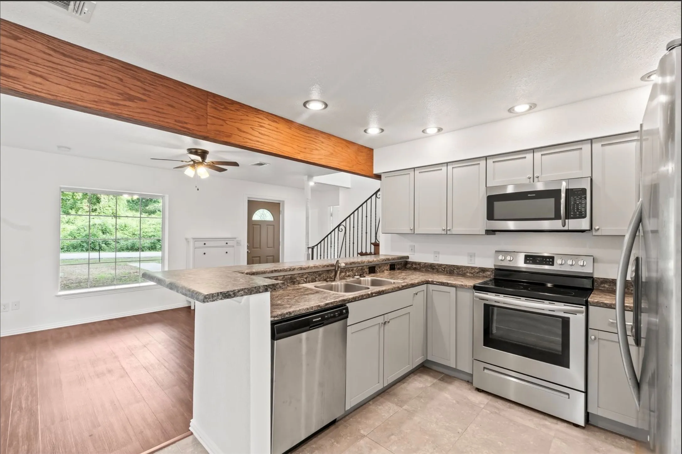 Single Family Residence For Sale in Henderson County , 921 Bradleys Bend, Tool, Texas 75143, 3 Bedroom, 2 Bathroom, Garage spaces, 1,706 Sqft, built in 1959, mls#21232965, Real Estate Agent in Tool, Homes For Sale in Henderson county, Homes For Sale in Tool, Realtor in Tool Texas, Real Estate Brokerage Independent Realty Texas, Luminita Cordes Realtor
