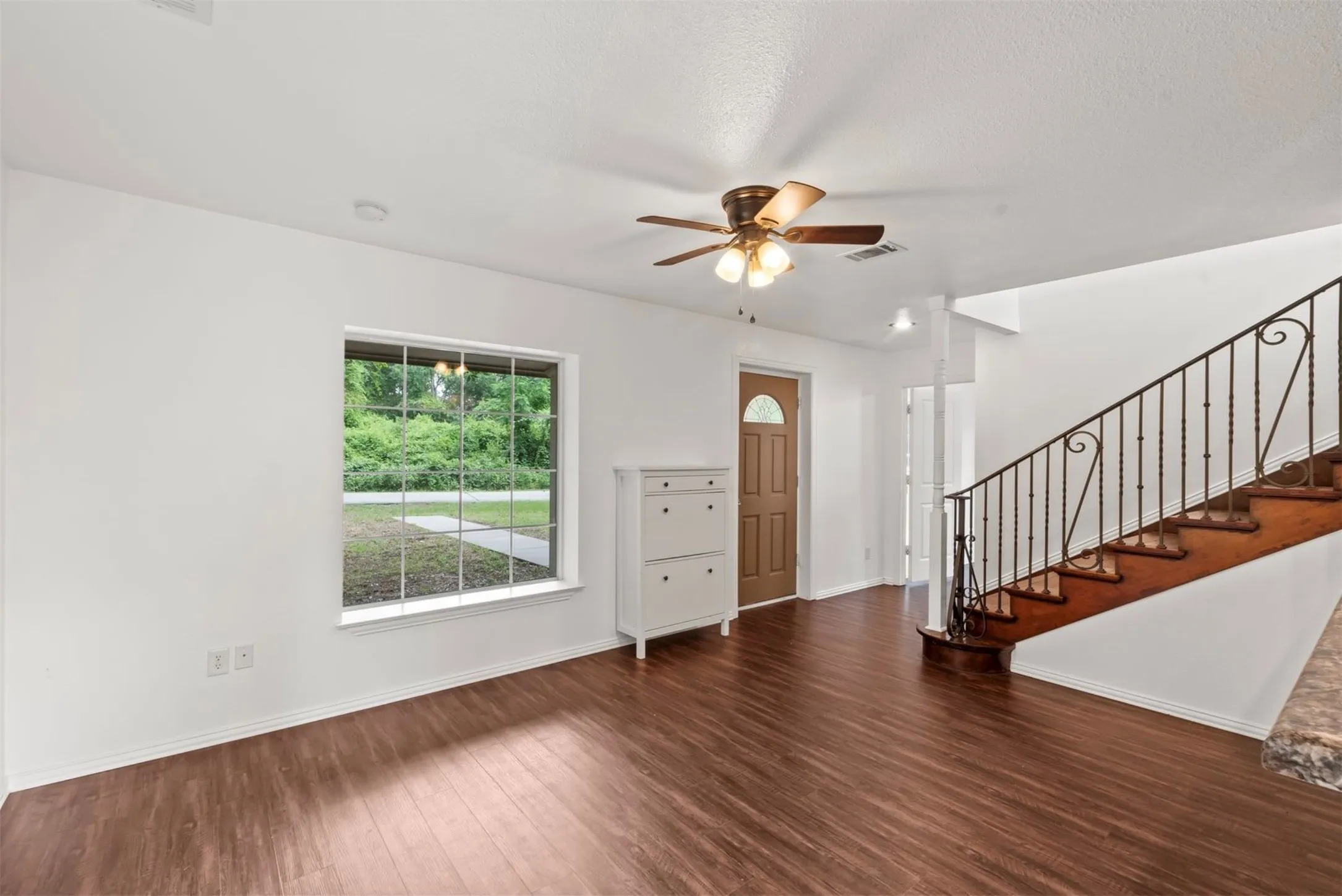 Single Family Residence For Sale in Henderson County , 921 Bradleys Bend, Tool, Texas 75143, 3 Bedroom, 2 Bathroom, Garage spaces, 1,706 Sqft, built in 1959, mls#21232965, Real Estate Agent in Tool, Homes For Sale in Henderson county, Homes For Sale in Tool, Realtor in Tool Texas, Real Estate Brokerage Independent Realty Texas, Luminita Cordes Realtor