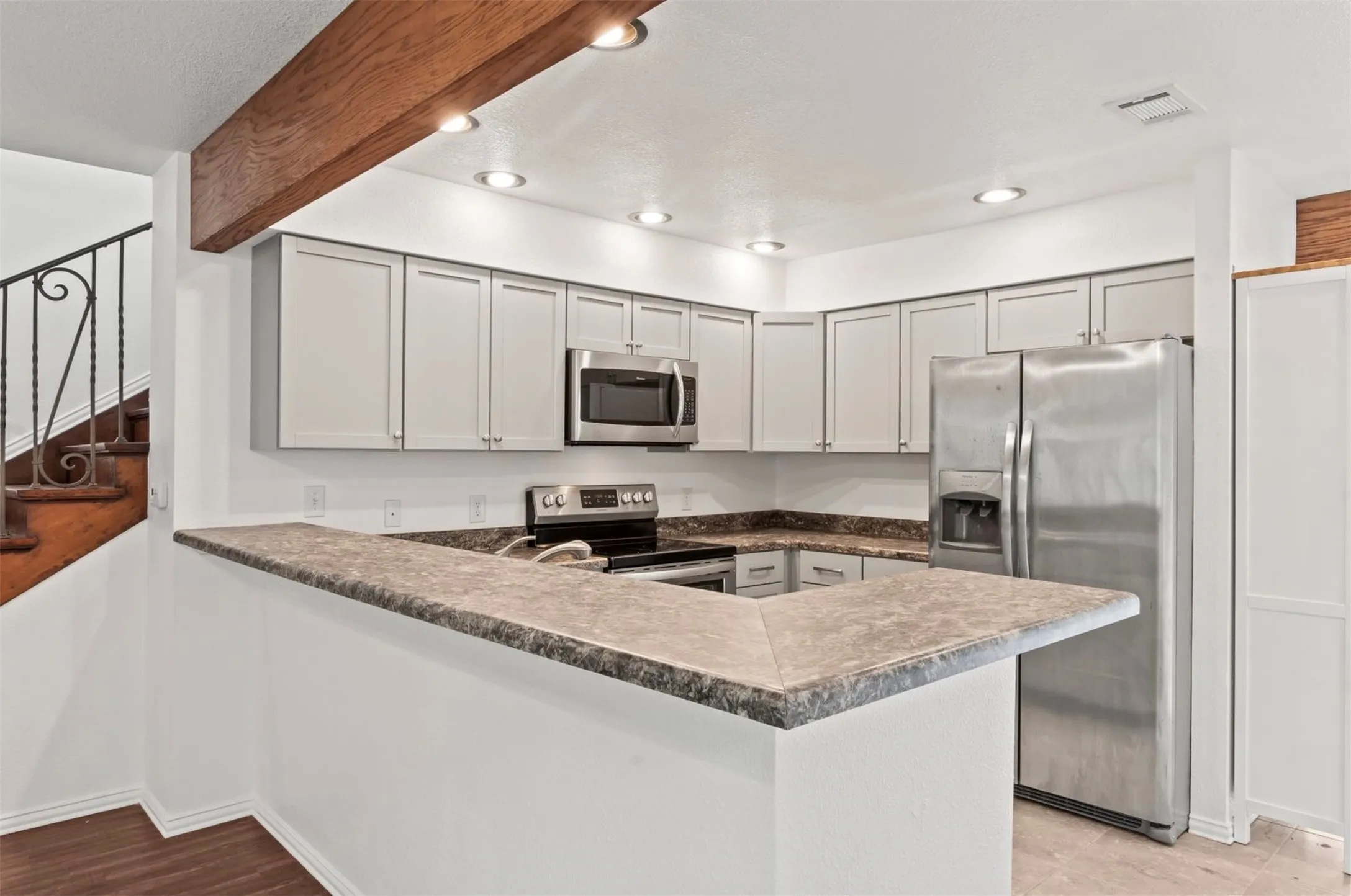 Single Family Residence For Sale in Henderson County , 921 Bradleys Bend, Tool, Texas 75143, 3 Bedroom, 2 Bathroom, Garage spaces, 1,706 Sqft, built in 1959, mls#21232965, Real Estate Agent in Tool, Homes For Sale in Henderson county, Homes For Sale in Tool, Realtor in Tool Texas, Real Estate Brokerage Independent Realty Texas, Luminita Cordes Realtor