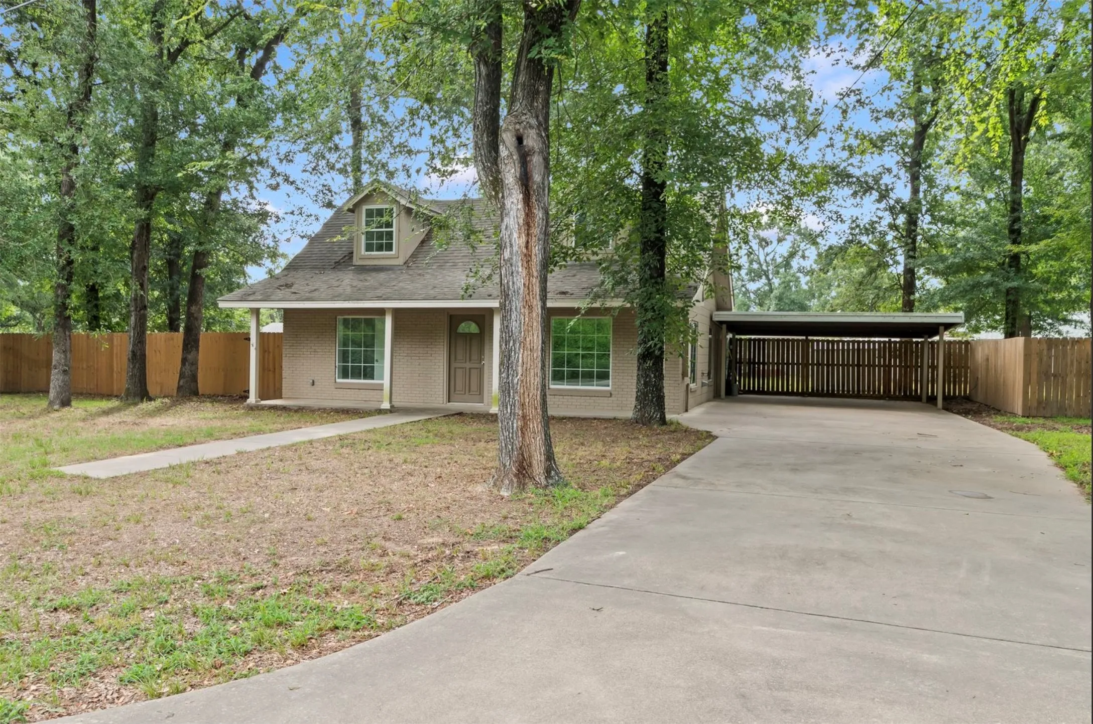 Single Family Residence For Sale in Henderson County , 921 Bradleys Bend, Tool, Texas 75143, 3 Bedroom, 2 Bathroom, Garage spaces, 1,706 Sqft, built in 1959, mls#21232965, Real Estate Agent in Tool, Homes For Sale in Henderson county, Homes For Sale in Tool, Realtor in Tool Texas, Real Estate Brokerage Independent Realty Texas, Luminita Cordes Realtor