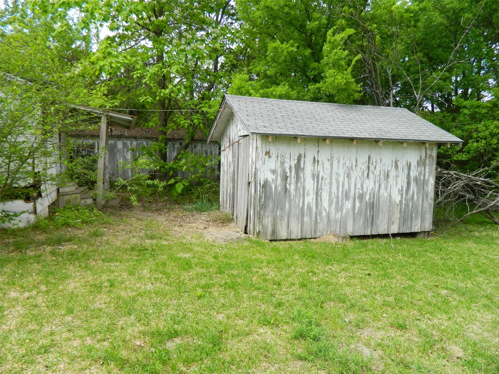 Single Family Residence For Sale in Fannin County , 402 W Fannin Street, Leonard, Texas 75452, 2 Bedroom, 1 Bathroom, Garage spaces, 920 Sqft, built in 1918, mls#21235822, Real Estate Agent in Leonard, Homes For Sale in Fannin county, Homes For Sale in Leonard, Realtor in Leonard Texas, Real Estate Brokerage Independent Realty Texas, Luminita Cordes Realtor