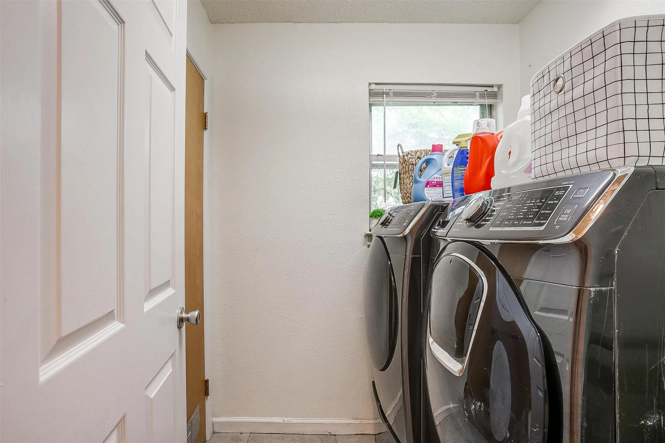 Single Family Residence For Rent in Tarrant County , 3217 Lubbock Avenue B, Fort Worth, Texas 76109, 3 Bedroom, 3 Bathroom, Garage spaces, 1,856 Sqft, built in 1967, Preowned, mls#21236614, Real Estate Agent in Fort Worth, Homes For Rent in Tarrant county, Homes For Rent in Fort Worth, Realtor in Fort Worth Texas, Real Estate Brokerage Independent Realty Texas, Luminita Cordes Realtor