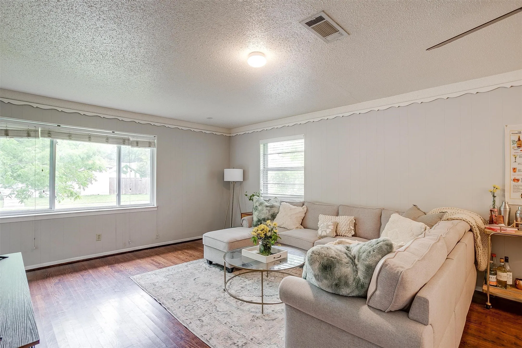 Single Family Residence For Rent in Tarrant County , 3217 Lubbock Avenue B, Fort Worth, Texas 76109, 3 Bedroom, 3 Bathroom, Garage spaces, 1,856 Sqft, built in 1967, Preowned, mls#21236614, Real Estate Agent in Fort Worth, Homes For Rent in Tarrant county, Homes For Rent in Fort Worth, Realtor in Fort Worth Texas, Real Estate Brokerage Independent Realty Texas, Luminita Cordes Realtor