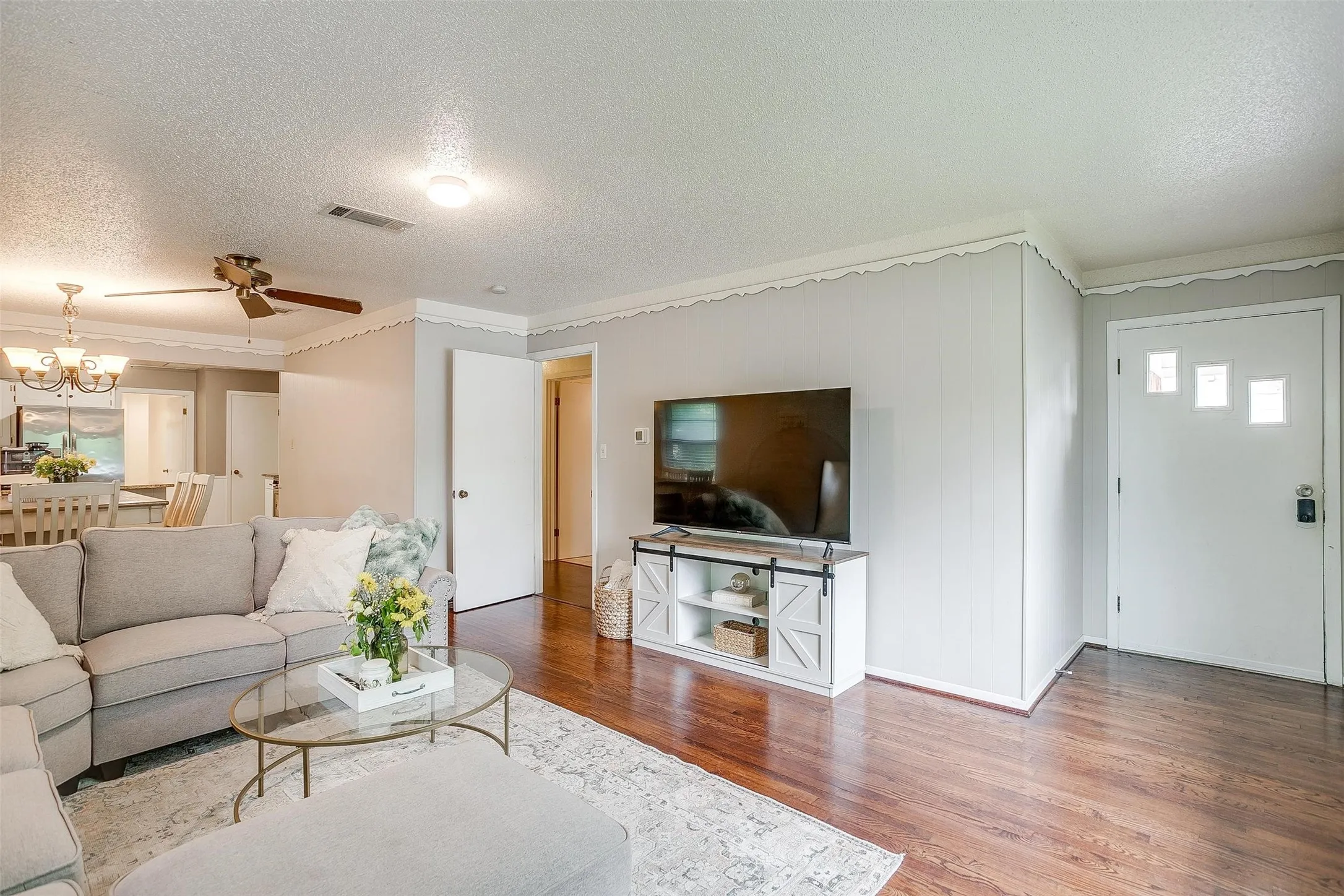 Single Family Residence For Rent in Tarrant County , 3217 Lubbock Avenue B, Fort Worth, Texas 76109, 3 Bedroom, 3 Bathroom, Garage spaces, 1,856 Sqft, built in 1967, Preowned, mls#21236614, Real Estate Agent in Fort Worth, Homes For Rent in Tarrant county, Homes For Rent in Fort Worth, Realtor in Fort Worth Texas, Real Estate Brokerage Independent Realty Texas, Luminita Cordes Realtor