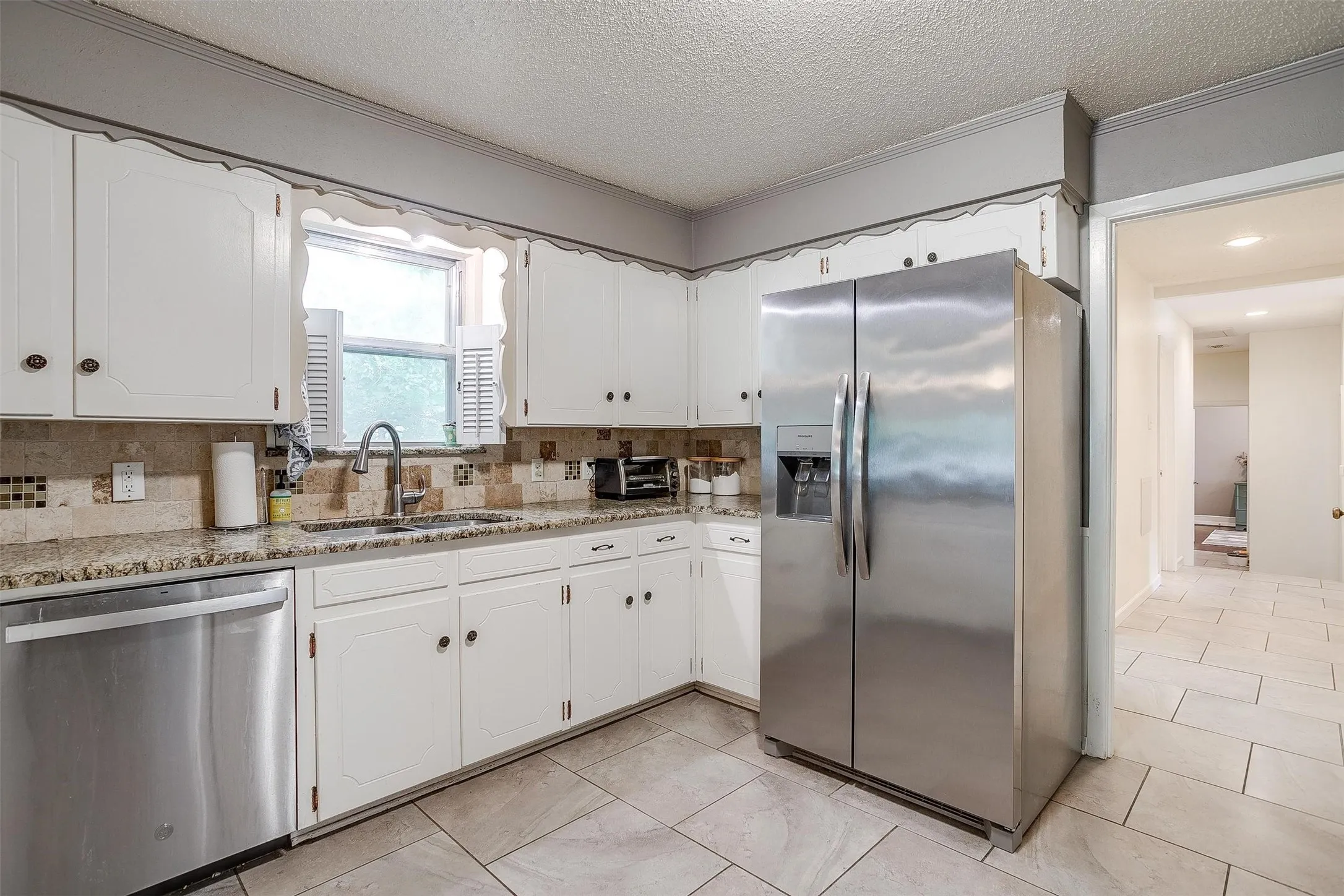 Single Family Residence For Rent in Tarrant County , 3217 Lubbock Avenue B, Fort Worth, Texas 76109, 3 Bedroom, 3 Bathroom, Garage spaces, 1,856 Sqft, built in 1967, Preowned, mls#21236614, Real Estate Agent in Fort Worth, Homes For Rent in Tarrant county, Homes For Rent in Fort Worth, Realtor in Fort Worth Texas, Real Estate Brokerage Independent Realty Texas, Luminita Cordes Realtor