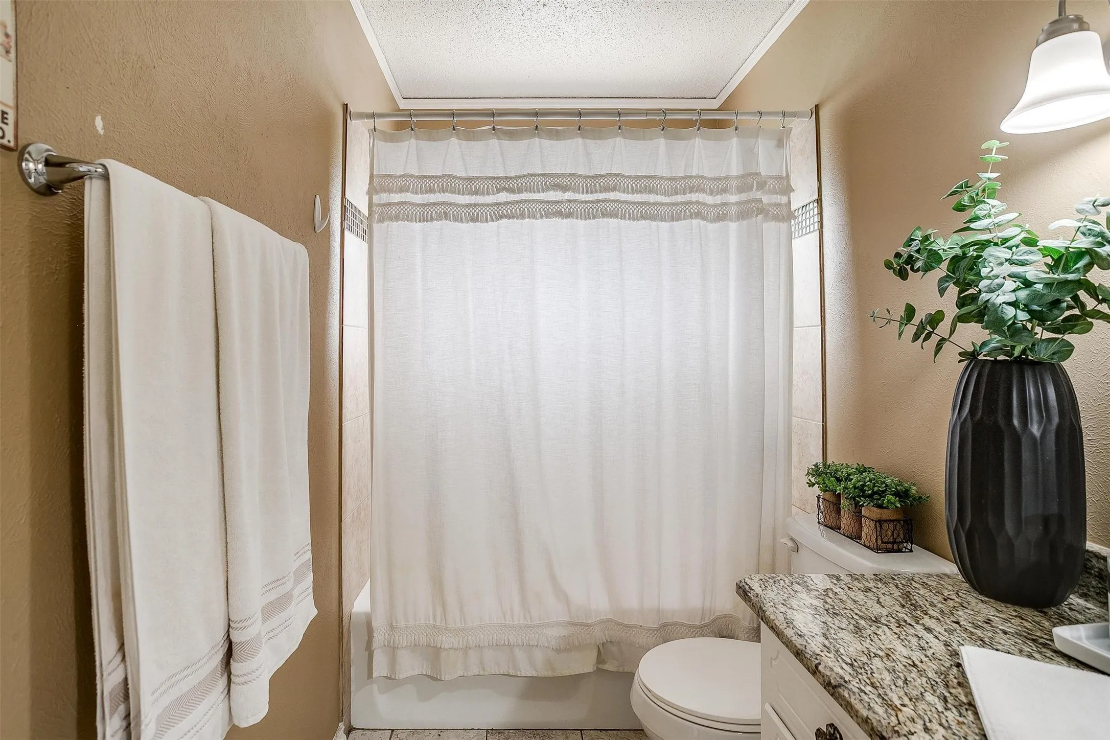 Single Family Residence For Rent in Tarrant County , 3217 Lubbock Avenue B, Fort Worth, Texas 76109, 3 Bedroom, 3 Bathroom, Garage spaces, 1,856 Sqft, built in 1967, Preowned, mls#21236614, Real Estate Agent in Fort Worth, Homes For Rent in Tarrant county, Homes For Rent in Fort Worth, Realtor in Fort Worth Texas, Real Estate Brokerage Independent Realty Texas, Luminita Cordes Realtor