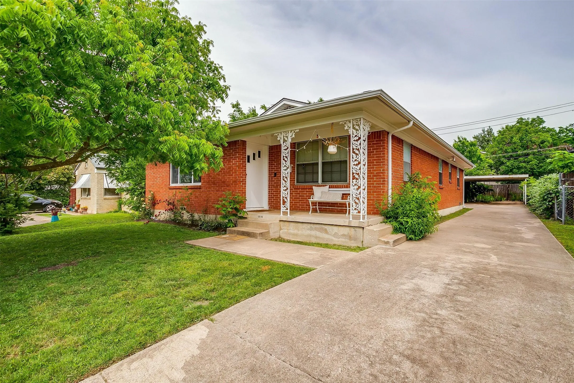Single Family Residence For Rent in Tarrant County , 3217 Lubbock Avenue B, Fort Worth, Texas 76109, 3 Bedroom, 3 Bathroom, Garage spaces, 1,856 Sqft, built in 1967, Preowned, mls#21236614, Real Estate Agent in Fort Worth, Homes For Rent in Tarrant county, Homes For Rent in Fort Worth, Realtor in Fort Worth Texas, Real Estate Brokerage Independent Realty Texas, Luminita Cordes Realtor