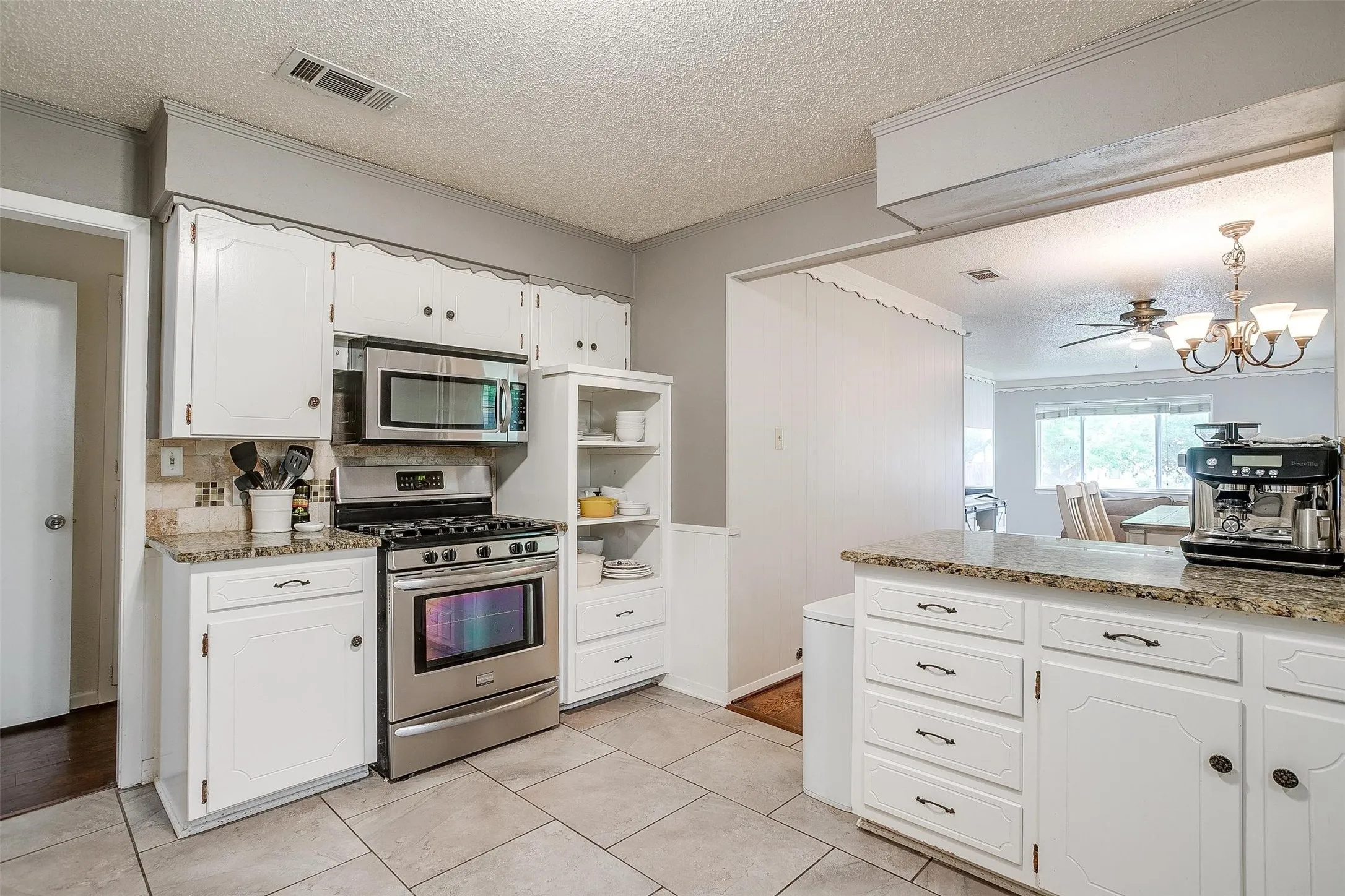 Single Family Residence For Rent in Tarrant County , 3217 Lubbock Avenue B, Fort Worth, Texas 76109, 3 Bedroom, 3 Bathroom, Garage spaces, 1,856 Sqft, built in 1967, Preowned, mls#21236614, Real Estate Agent in Fort Worth, Homes For Rent in Tarrant county, Homes For Rent in Fort Worth, Realtor in Fort Worth Texas, Real Estate Brokerage Independent Realty Texas, Luminita Cordes Realtor