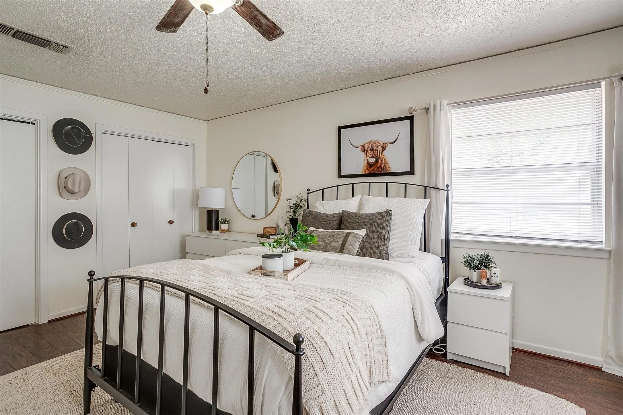 Single Family Residence For Rent in Tarrant County , 3217 Lubbock Avenue B, Fort Worth, Texas 76109, 3 Bedroom, 3 Bathroom, Garage spaces, 1,856 Sqft, built in 1967, Preowned, mls#21236614, Real Estate Agent in Fort Worth, Homes For Rent in Tarrant county, Homes For Rent in Fort Worth, Realtor in Fort Worth Texas, Real Estate Brokerage Independent Realty Texas, Luminita Cordes Realtor