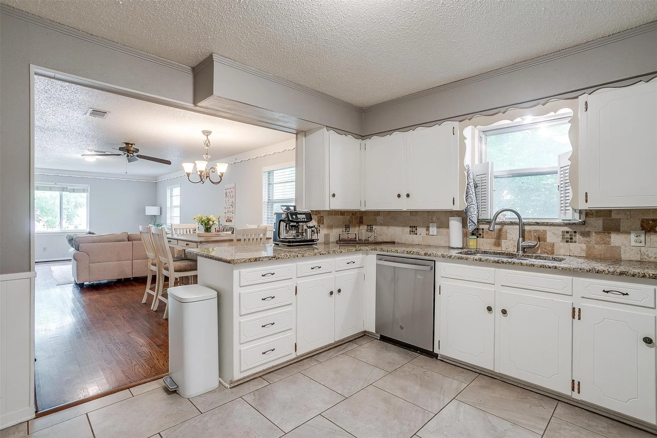 Single Family Residence For Rent in Tarrant County , 3217 Lubbock Avenue B, Fort Worth, Texas 76109, 3 Bedroom, 3 Bathroom, Garage spaces, 1,856 Sqft, built in 1967, Preowned, mls#21236614, Real Estate Agent in Fort Worth, Homes For Rent in Tarrant county, Homes For Rent in Fort Worth, Realtor in Fort Worth Texas, Real Estate Brokerage Independent Realty Texas, Luminita Cordes Realtor