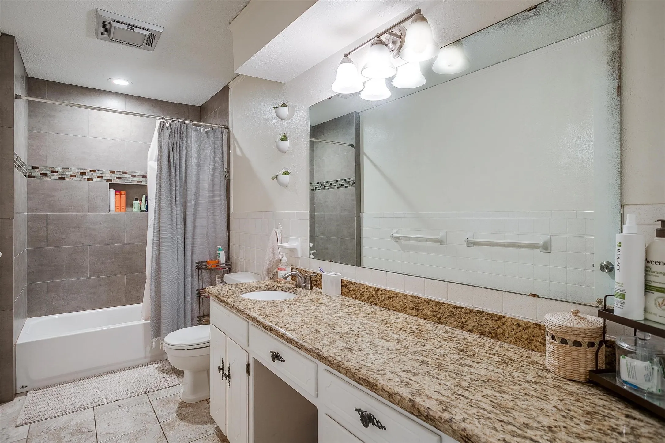 Single Family Residence For Rent in Tarrant County , 3217 Lubbock Avenue B, Fort Worth, Texas 76109, 3 Bedroom, 3 Bathroom, Garage spaces, 1,856 Sqft, built in 1967, Preowned, mls#21236614, Real Estate Agent in Fort Worth, Homes For Rent in Tarrant county, Homes For Rent in Fort Worth, Realtor in Fort Worth Texas, Real Estate Brokerage Independent Realty Texas, Luminita Cordes Realtor