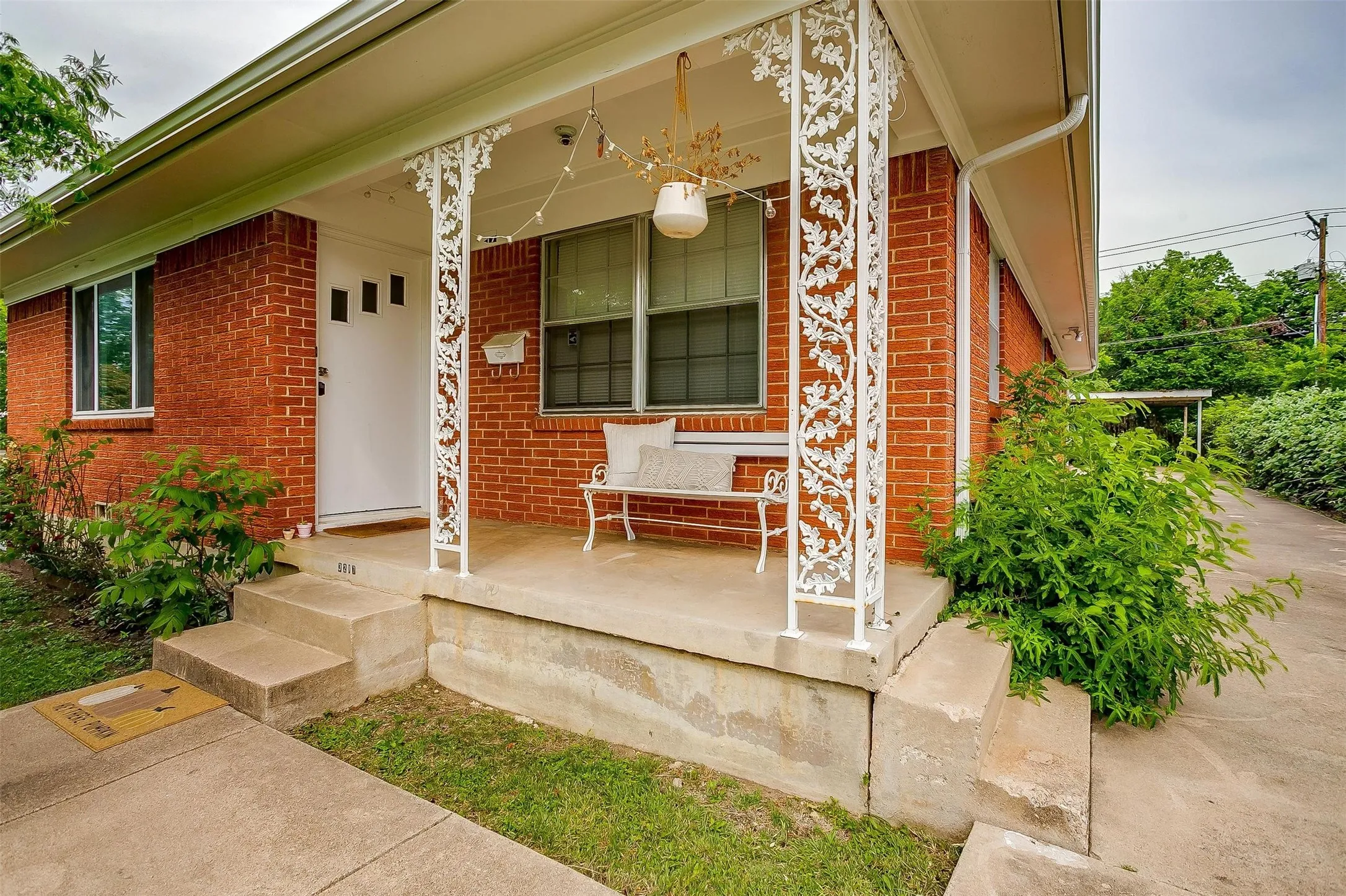Single Family Residence For Rent in Tarrant County , 3217 Lubbock Avenue B, Fort Worth, Texas 76109, 3 Bedroom, 3 Bathroom, Garage spaces, 1,856 Sqft, built in 1967, Preowned, mls#21236614, Real Estate Agent in Fort Worth, Homes For Rent in Tarrant county, Homes For Rent in Fort Worth, Realtor in Fort Worth Texas, Real Estate Brokerage Independent Realty Texas, Luminita Cordes Realtor