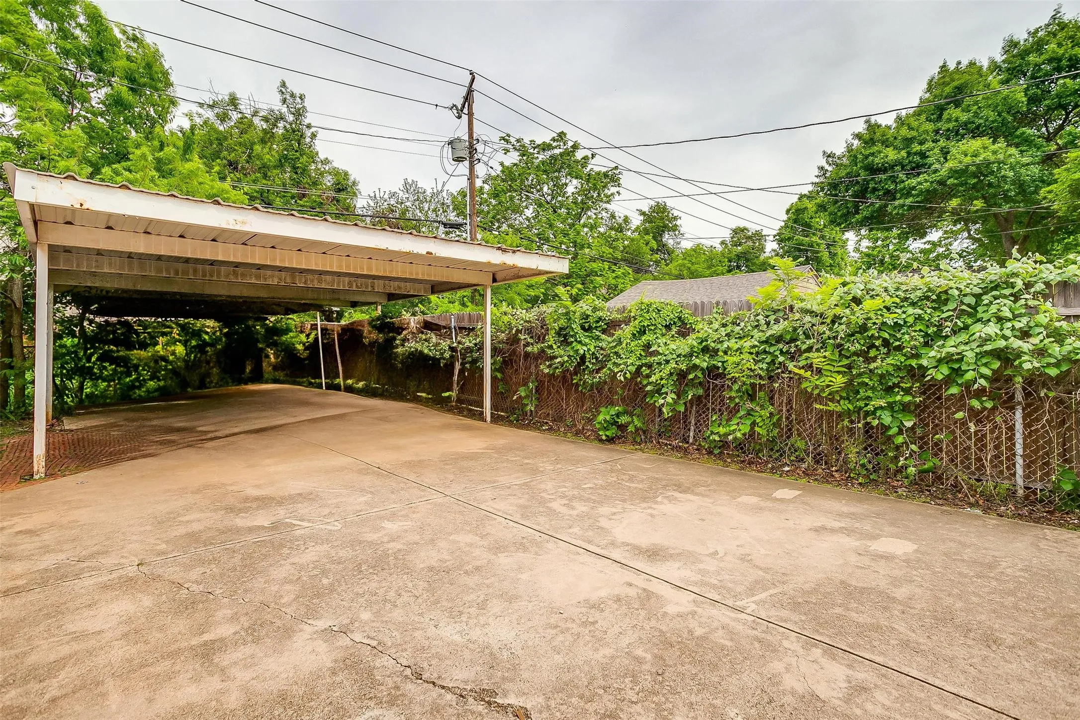 Single Family Residence For Rent in Tarrant County , 3217 Lubbock Avenue B, Fort Worth, Texas 76109, 3 Bedroom, 3 Bathroom, Garage spaces, 1,856 Sqft, built in 1967, Preowned, mls#21236614, Real Estate Agent in Fort Worth, Homes For Rent in Tarrant county, Homes For Rent in Fort Worth, Realtor in Fort Worth Texas, Real Estate Brokerage Independent Realty Texas, Luminita Cordes Realtor
