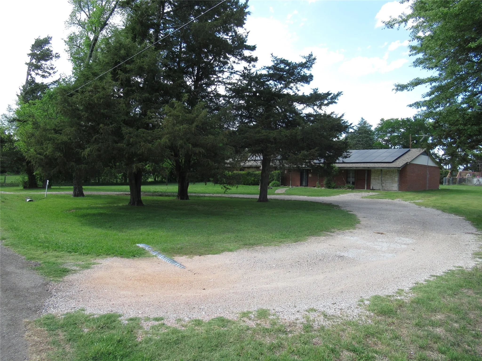 Single Family Residence For Sale in Hunt County , 2577 County Road 2226, Caddo Mills, Texas 75135, 3 Bedroom, 2 Bathroom, Garage spaces, 2,413 Sqft, built in 1983, Preowned, mls#21232655, Real Estate Agent in Caddo Mills, Homes For Sale in Hunt county, Homes For Sale in Caddo Mills, Realtor in Caddo Mills Texas, Real Estate Brokerage Independent Realty Texas, Luminita Cordes Realtor
