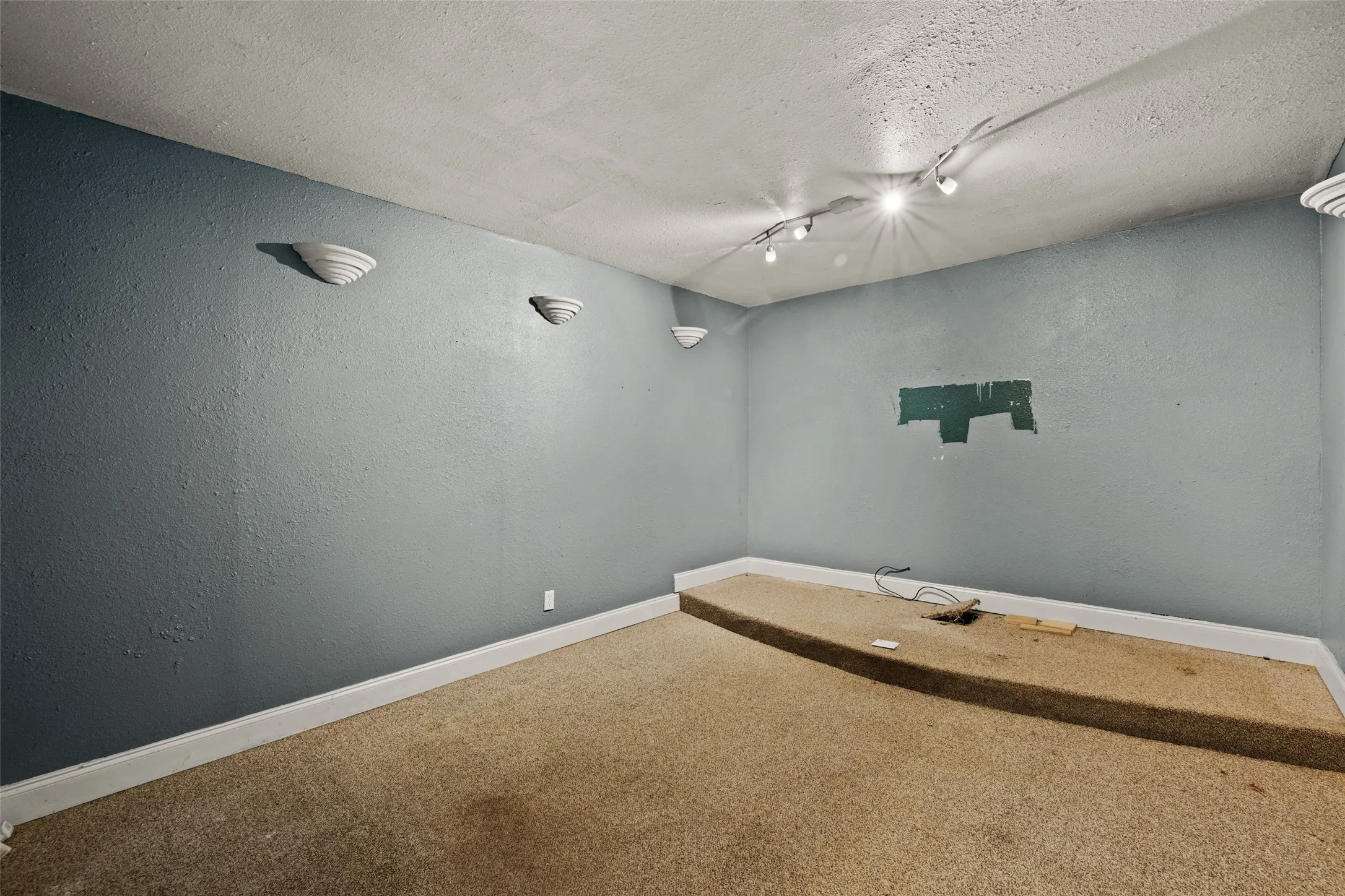 Single Family Residence For Sale in Hunt County , 2577 County Road 2226, Caddo Mills, Texas 75135, 3 Bedroom, 2 Bathroom, Garage spaces, 2,413 Sqft, built in 1983, Preowned, mls#21232655, Real Estate Agent in Caddo Mills, Homes For Sale in Hunt county, Homes For Sale in Caddo Mills, Realtor in Caddo Mills Texas, Real Estate Brokerage Independent Realty Texas, Luminita Cordes Realtor